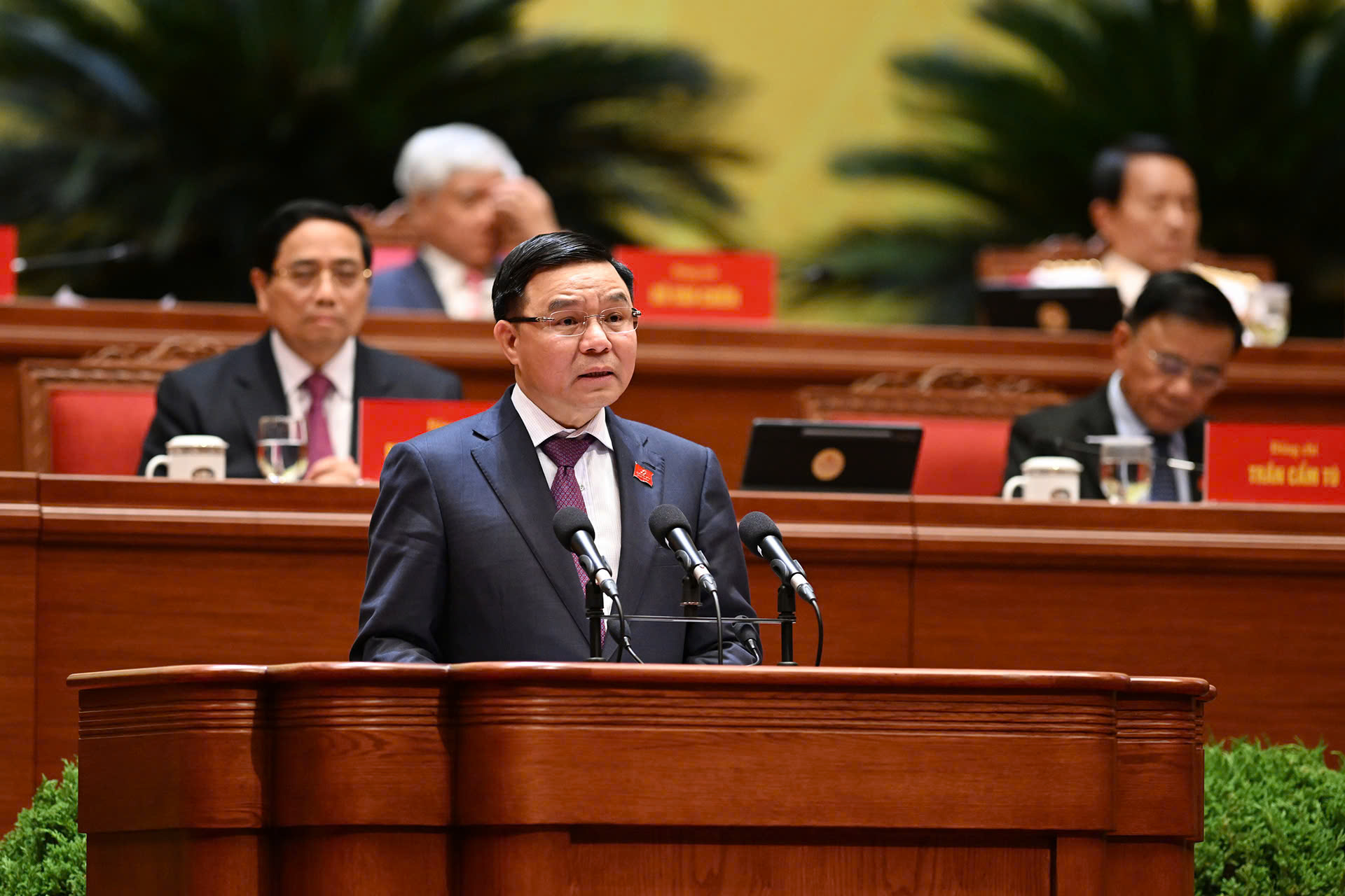 Quyền Bộ trưởng Bộ Công Thương Lê Mạnh Hùng trình bày tham luận tại Đại hội. Ảnh: Trọng Hải - Báo Quân đội nhân dân