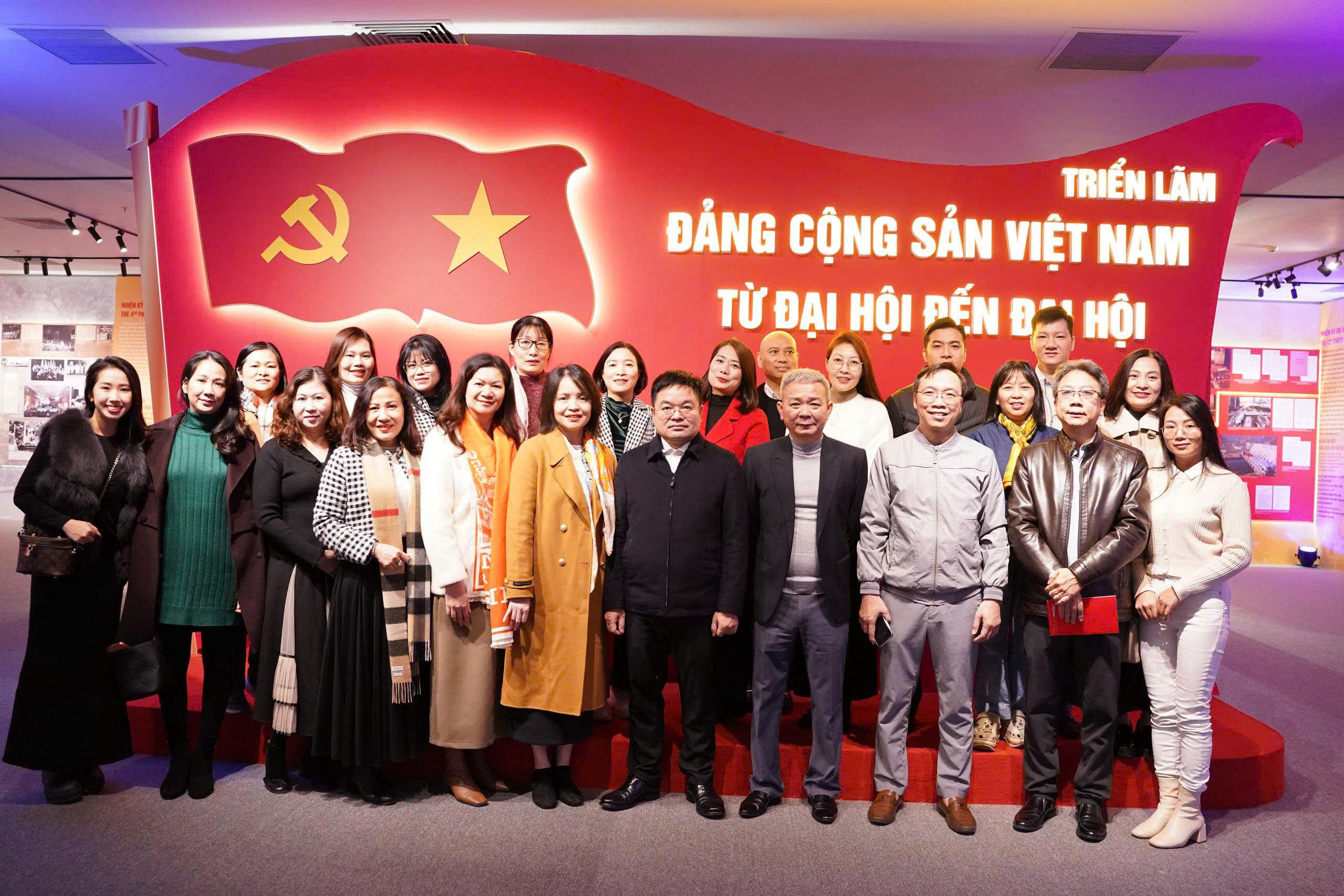 Đảng uỷ Báo Công Thương tổ chức sinh hoạt chuyên đề gắn với Triển lãm Đại hội XIV của Đảng.