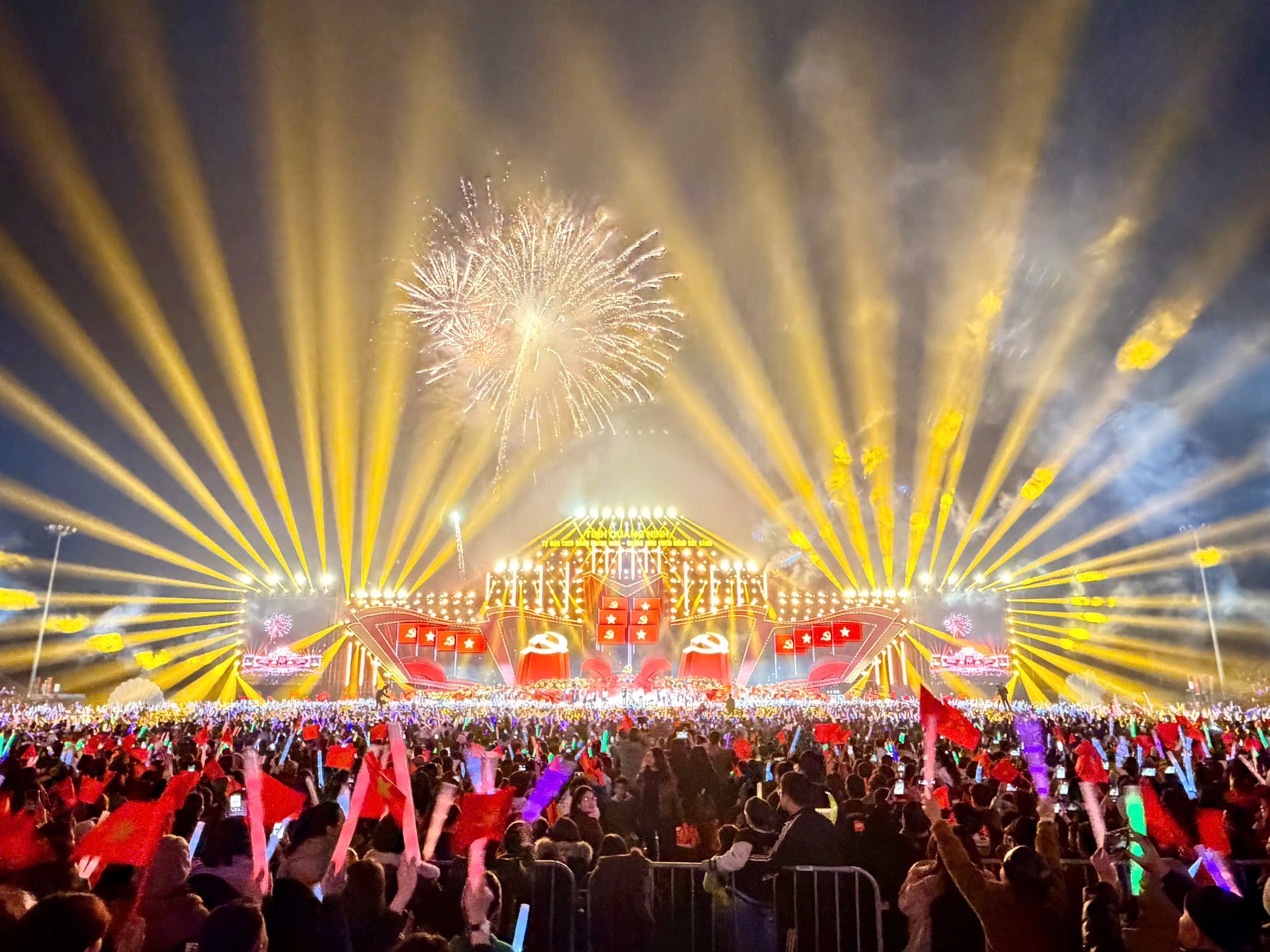 'Tự hào theo Đảng quang vinh - Quảng Ninh vươn mình cất cánh'