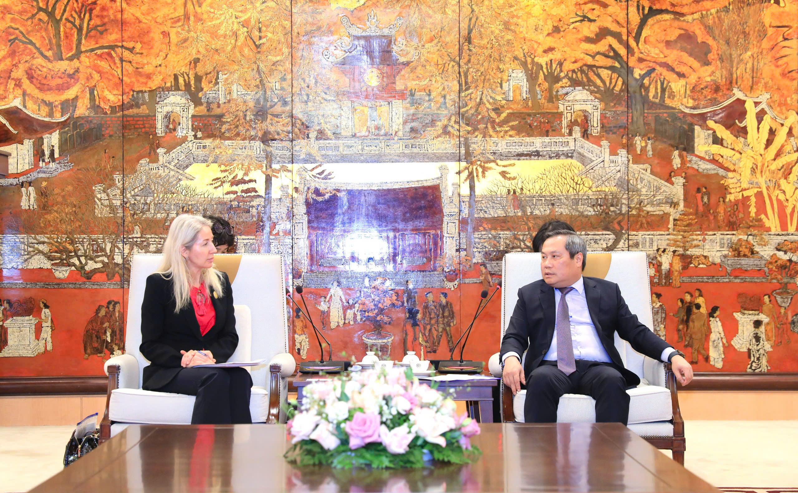 Hà Nội trao đổi với Tập đoàn Ford Motor về chính sách giao thông xanh