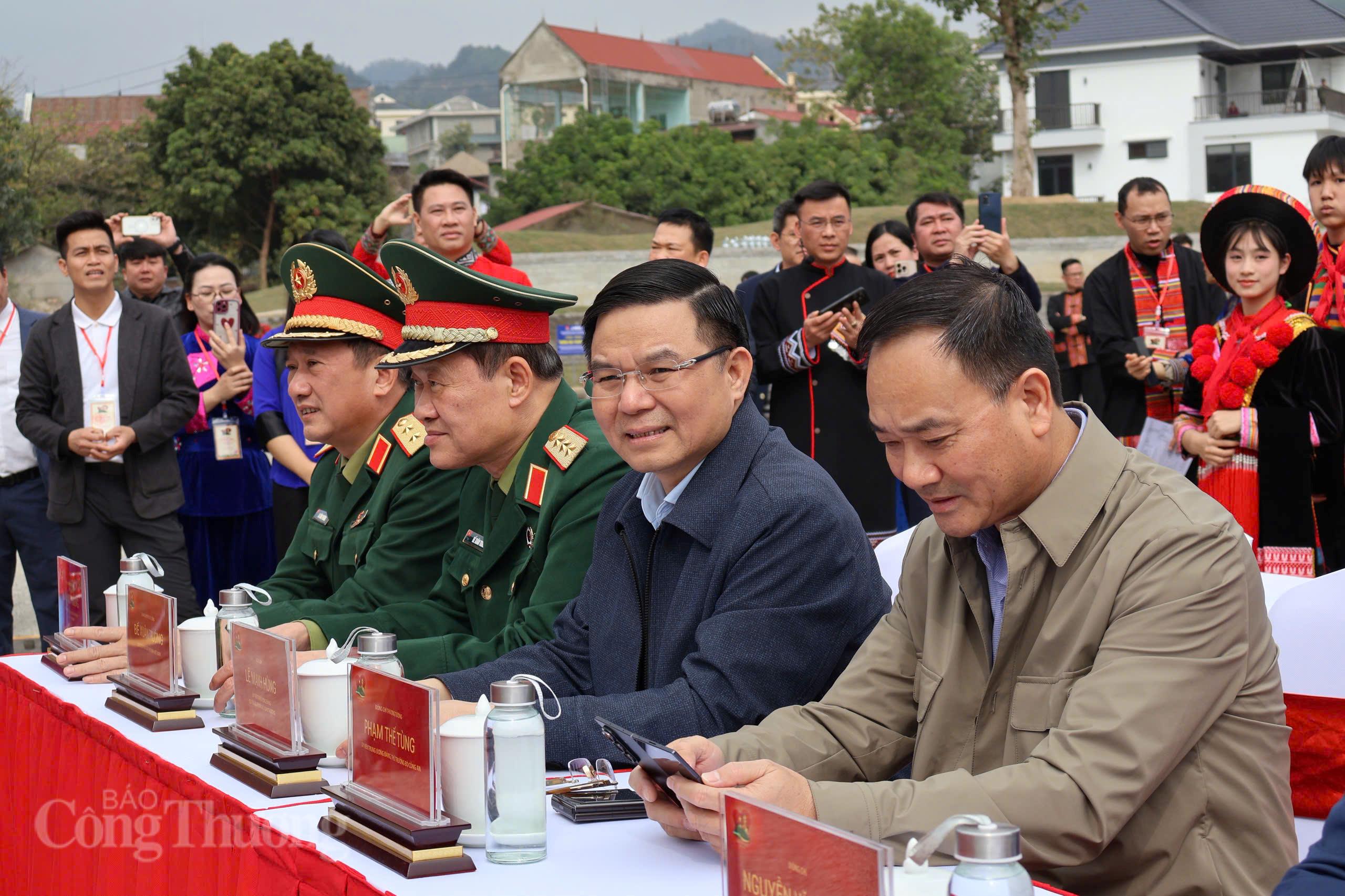 Các đại biểu tham dự sự kiện. Ảnh: Phương Hà