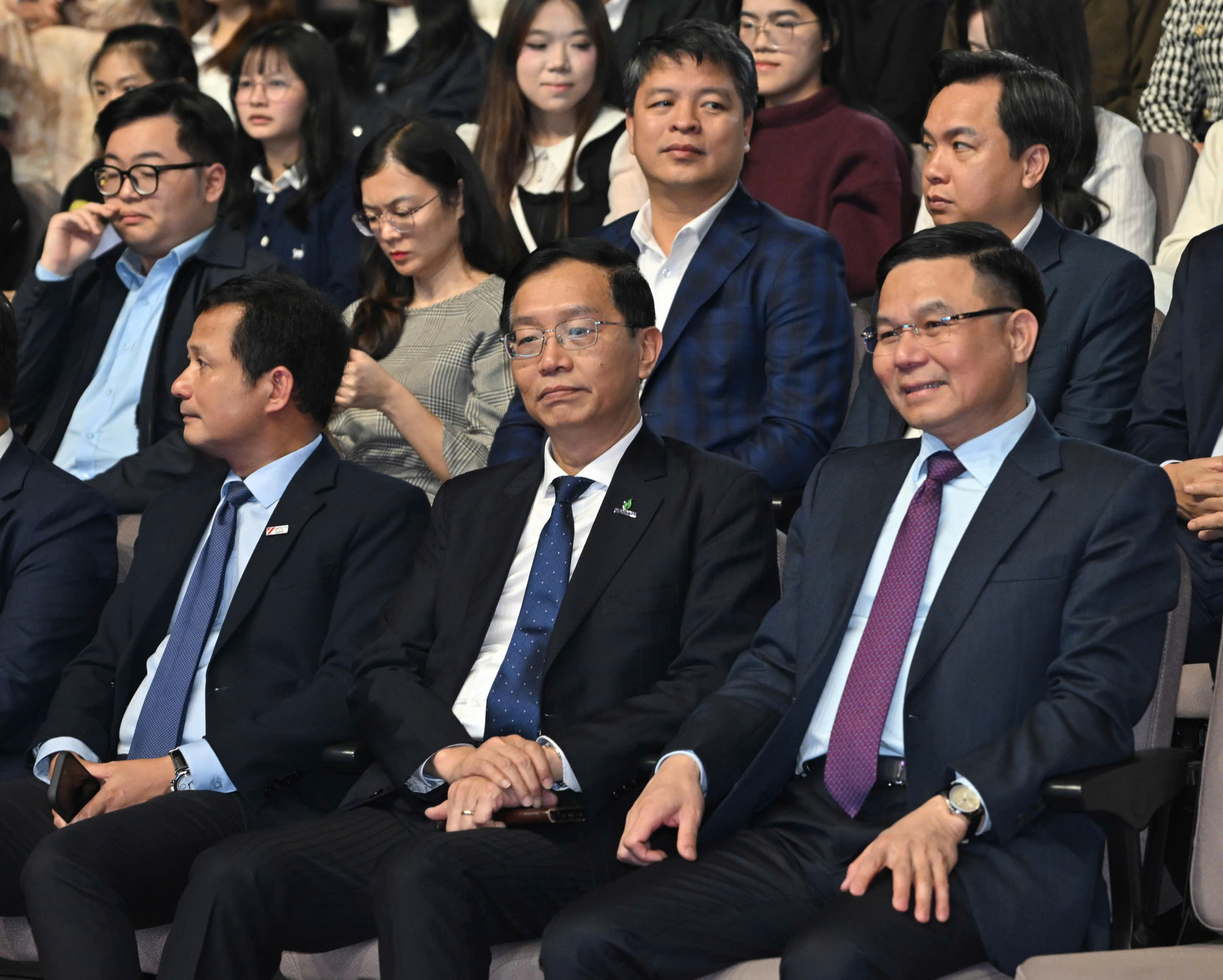 Đồng chí Lê Mạnh Hùng - Uỷ viên Ban Chấp hành Trung ương Đảng, Bí thư Đảng uỷ, Quyền Bộ trưởng Bộ Công Thương tham dự chương trình. Ảnh: Cấn Dũng