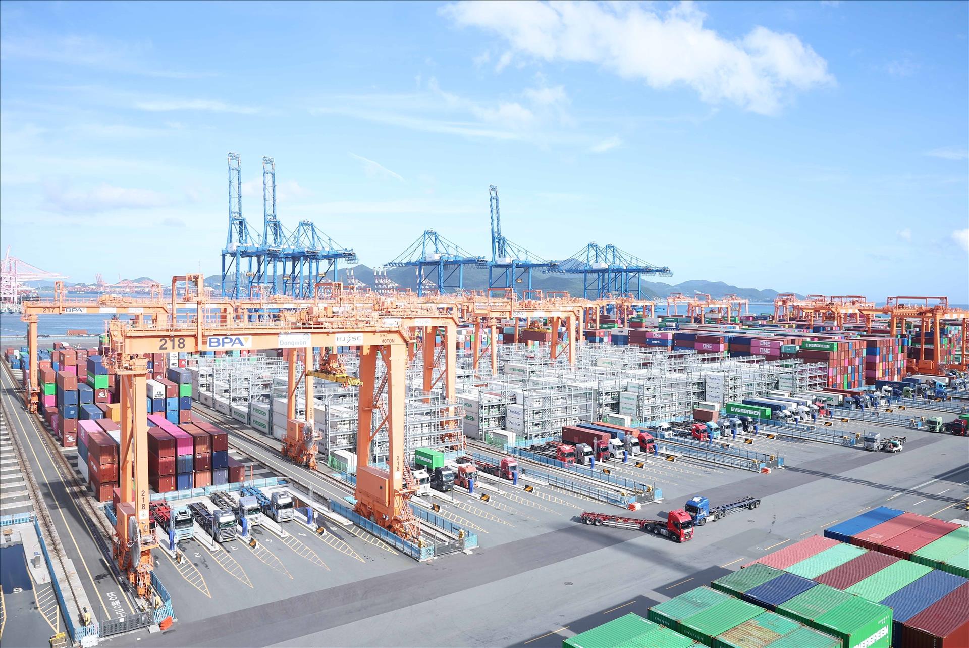 Infographic | Việt Nam xuất siêu sang Nhật Bản đạt 2,09 tỷ USD