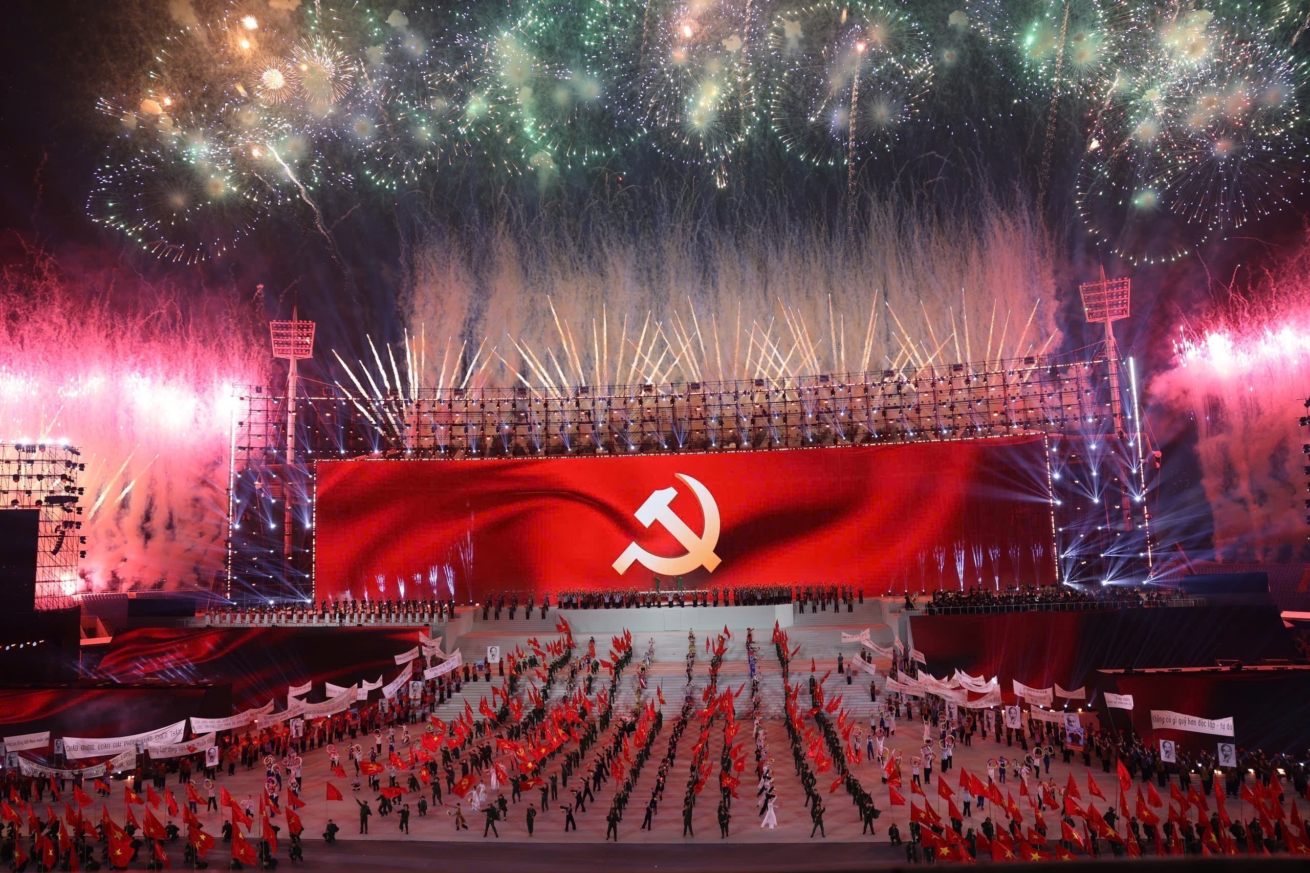 Vững bước dưới cờ Đảng