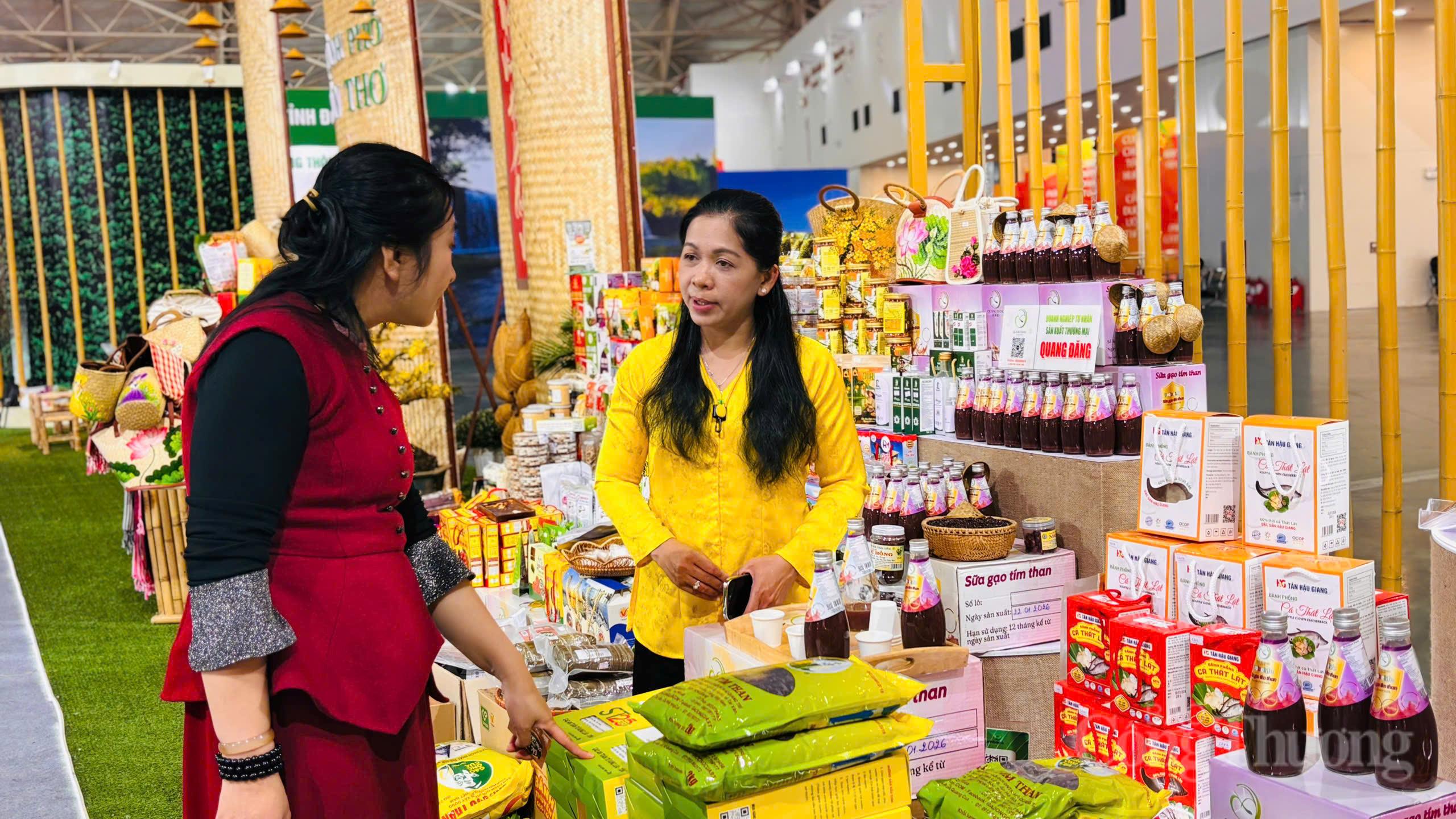 Gạo ST25 ‘cháy hàng’ tại Hội chợ Mùa Xuân