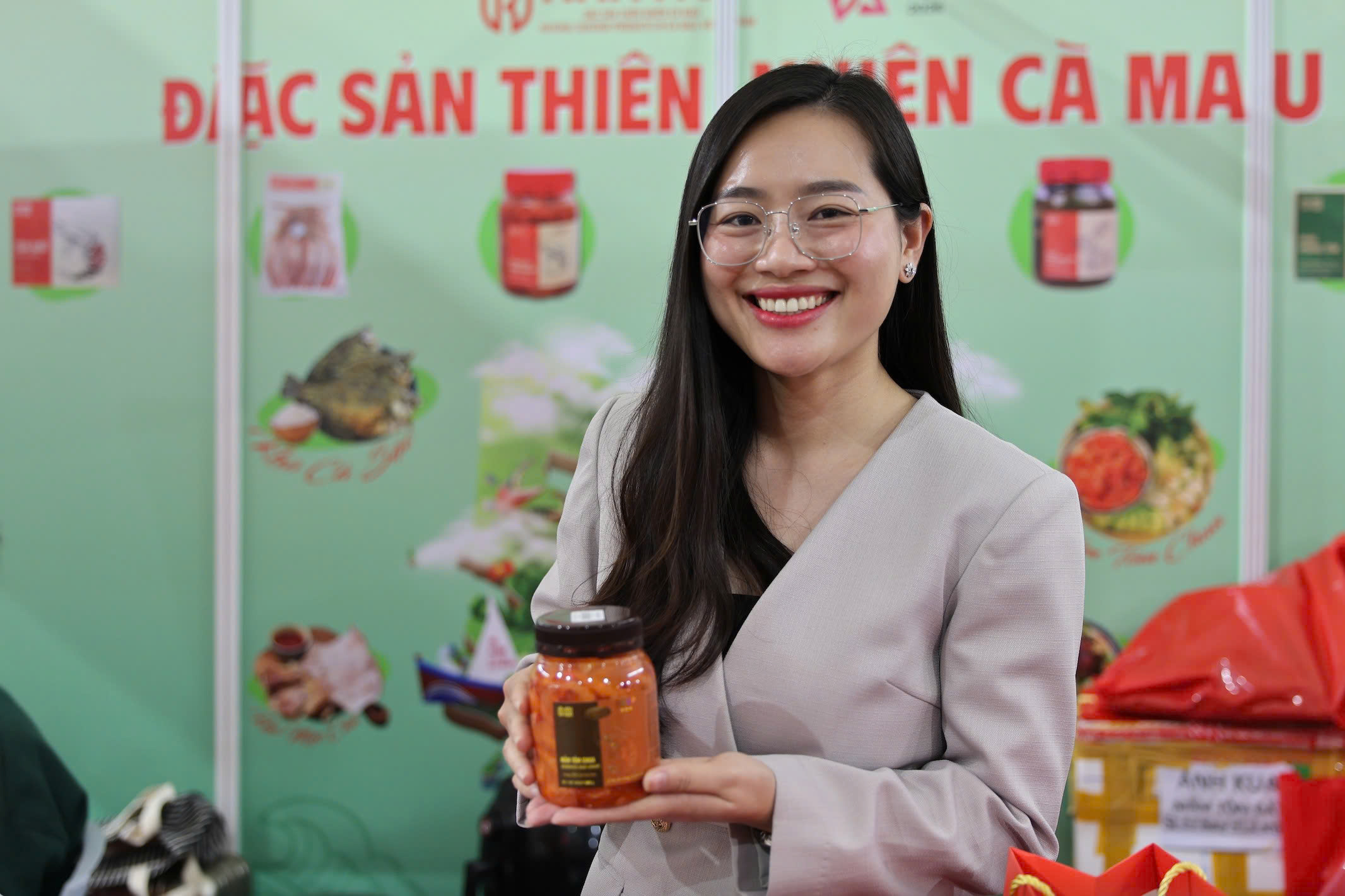 Doanh thu gian hàng Ánh Kua tại Hội chợ Mùa Xuân đạt 200 triệu đồng/ngày