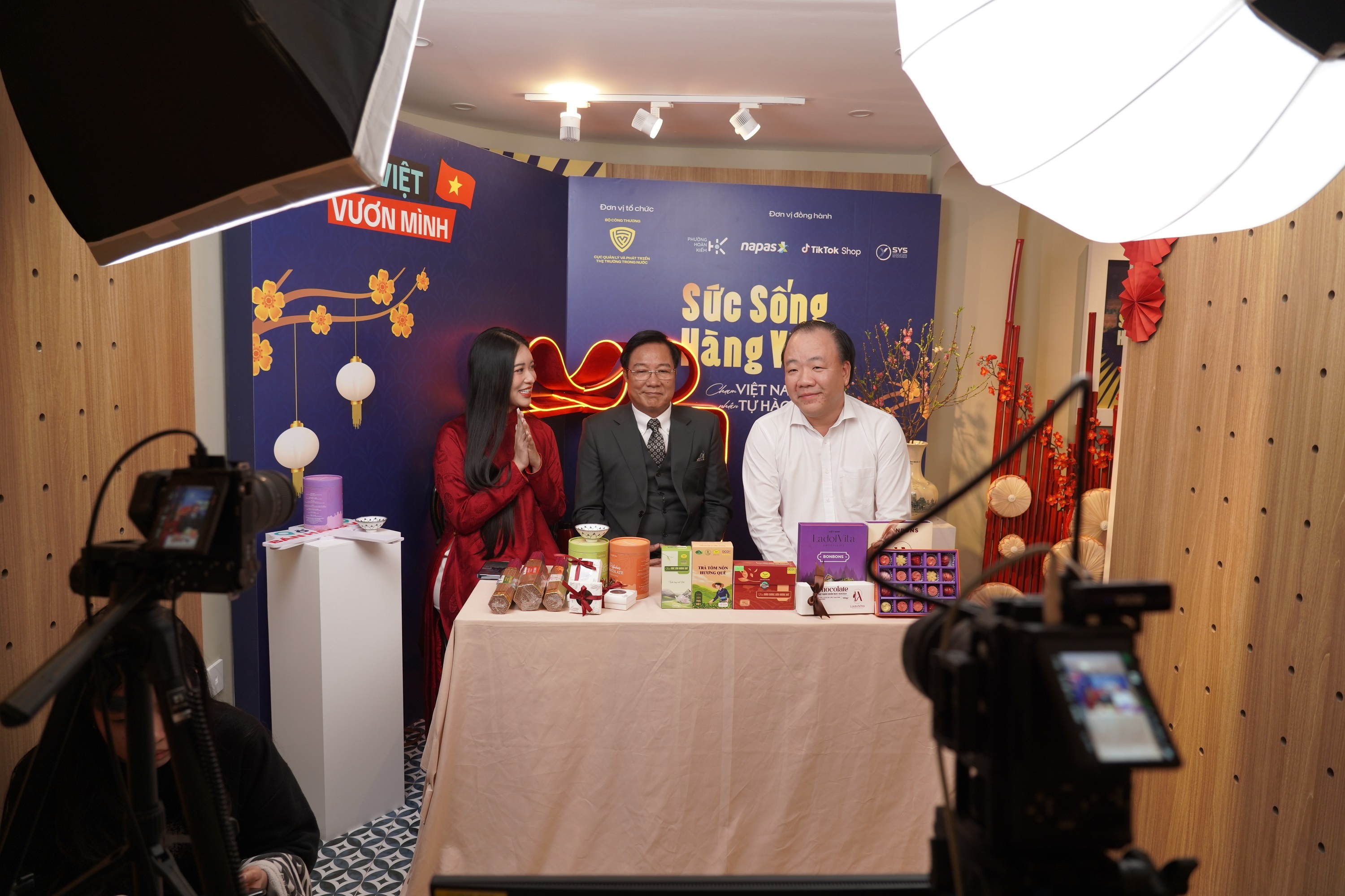 NSND Trọng Trinh đồng hành cùng Bộ Công Thương lan toả hàng Việt