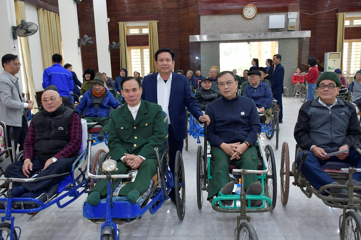 Nhiệt điện Phả Lại chăm lo, chúc Tết người có công