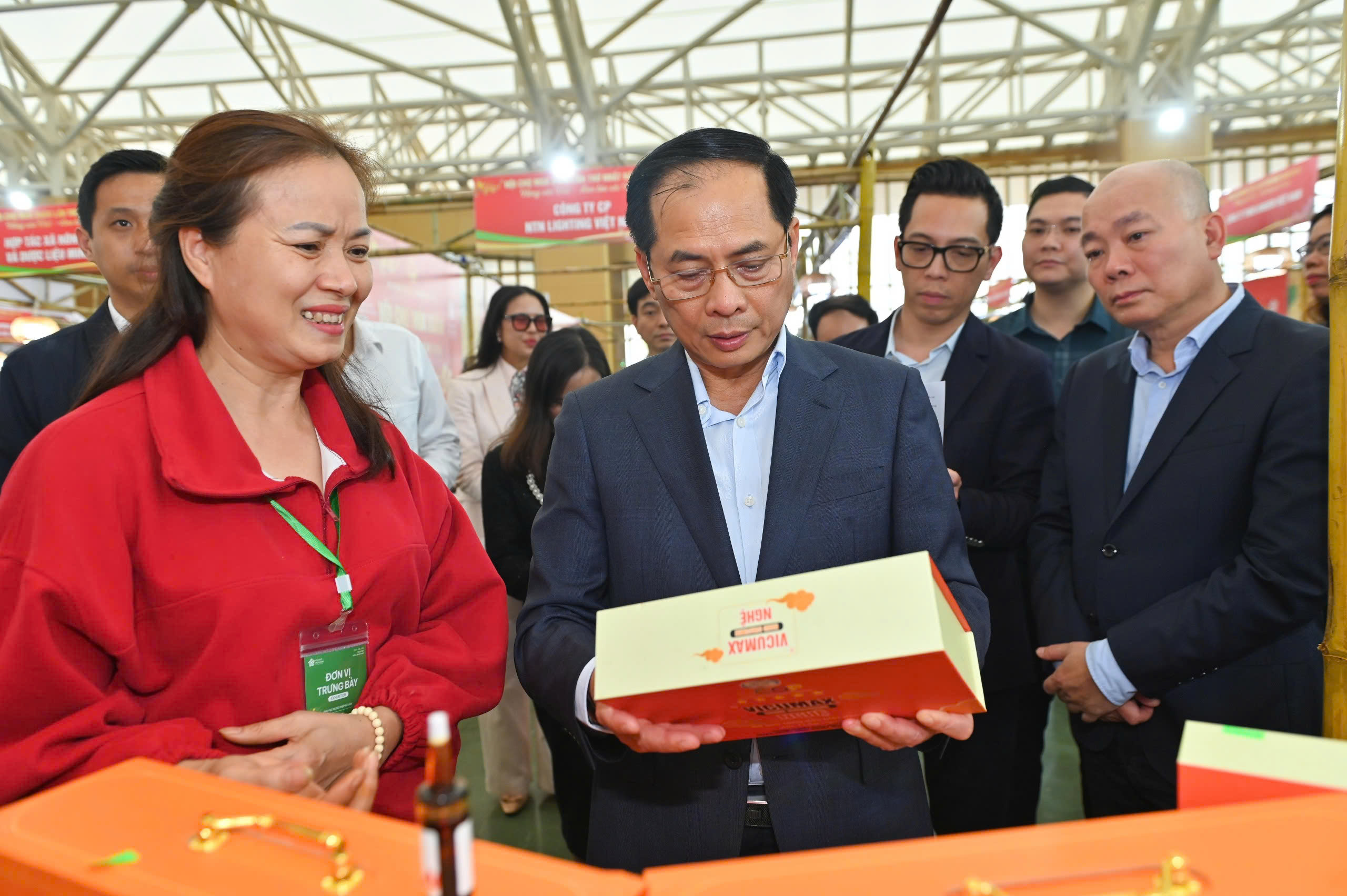 Doanh nghiệp mang gì đến Hội chợ Mùa Xuân ngoài sản phẩm?