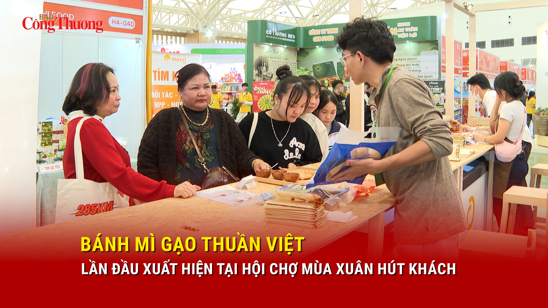 Bánh mì gạo thuần Việt lần đầu xuất hiện tại Hội chợ Mùa Xuân hút khách 