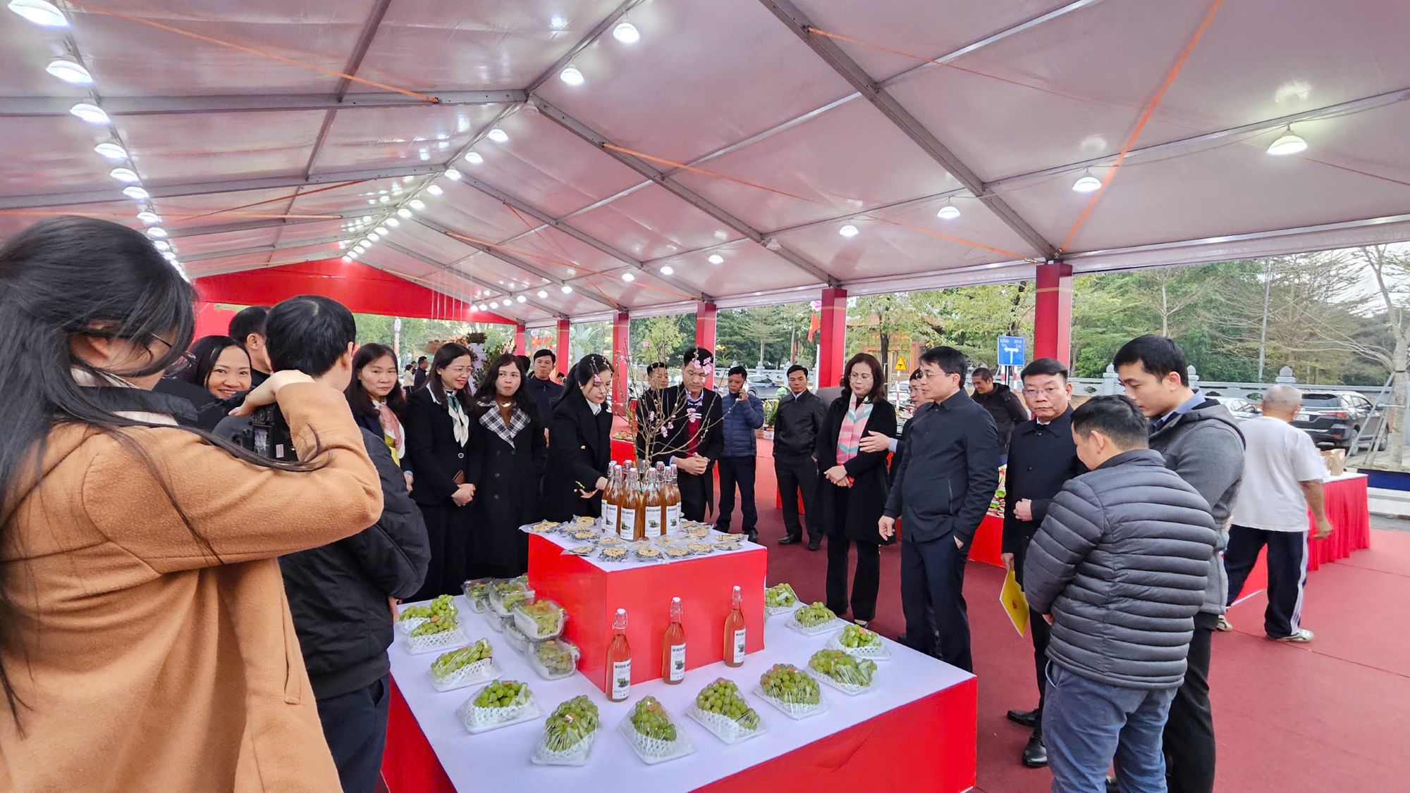 Hà Nội mở thêm gần 300 gian hàng OCOP phục vụ người dân dịp Tết 2026