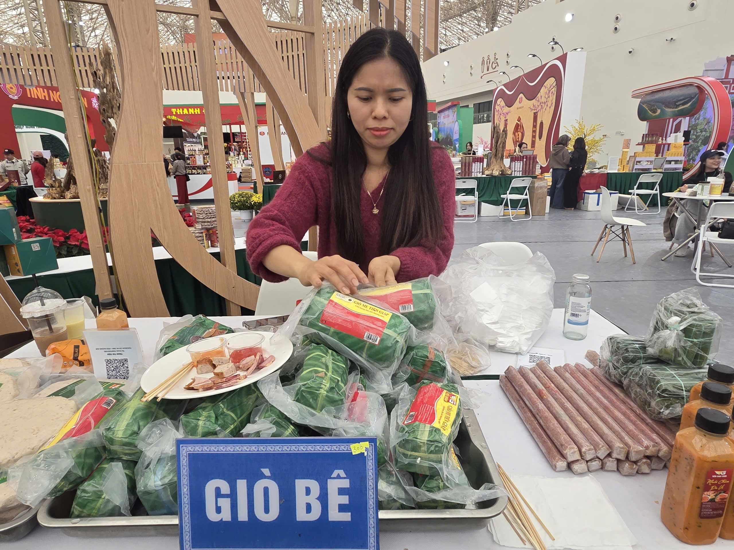 Bùng nổ doanh số tại Hội chợ Mùa Xuân: Một gian giò chả bán 2 tấn hàng