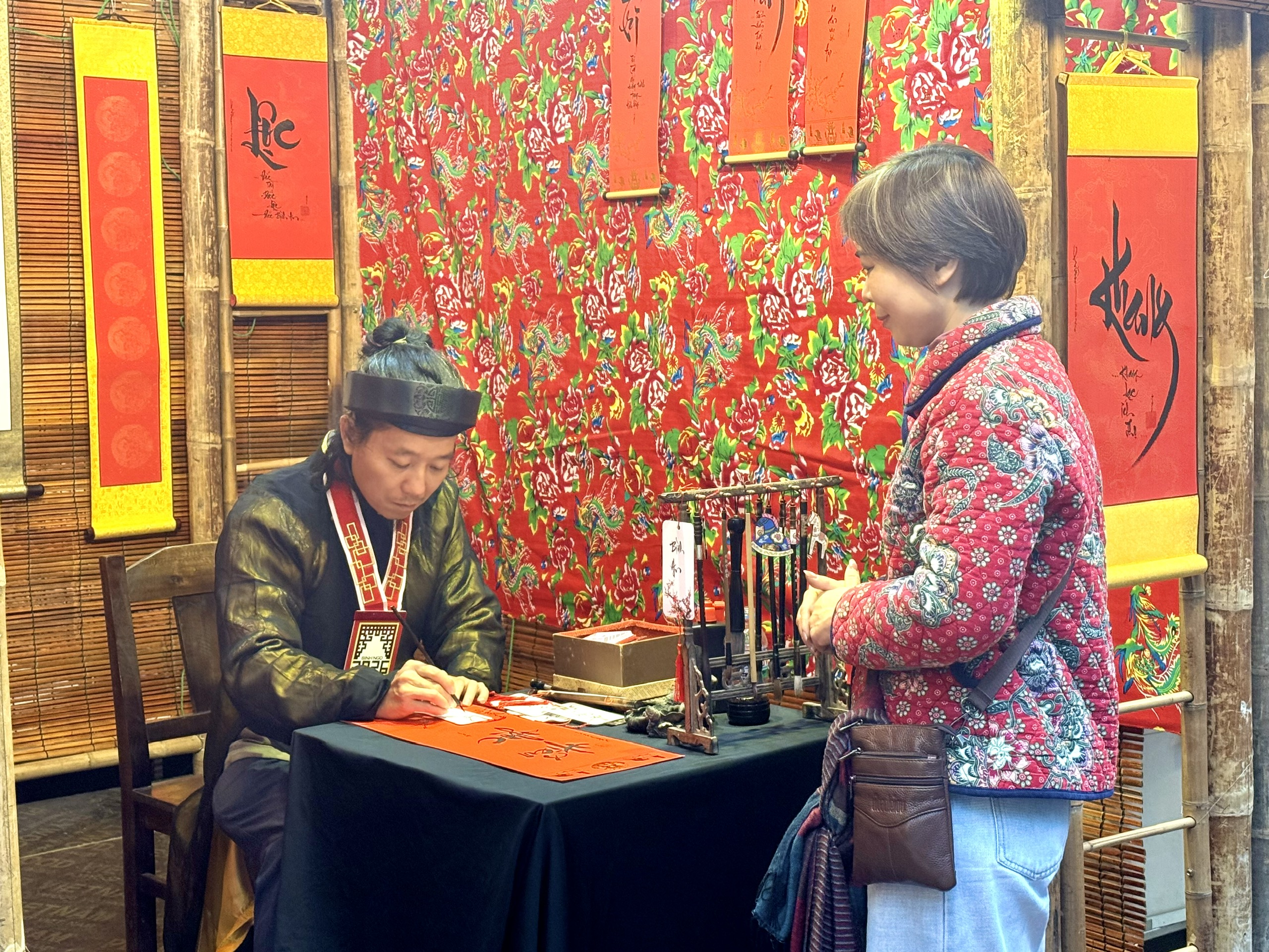 Hà Nội: Người dân háo hức đi Hội Chữ xuân Bính Ngọ