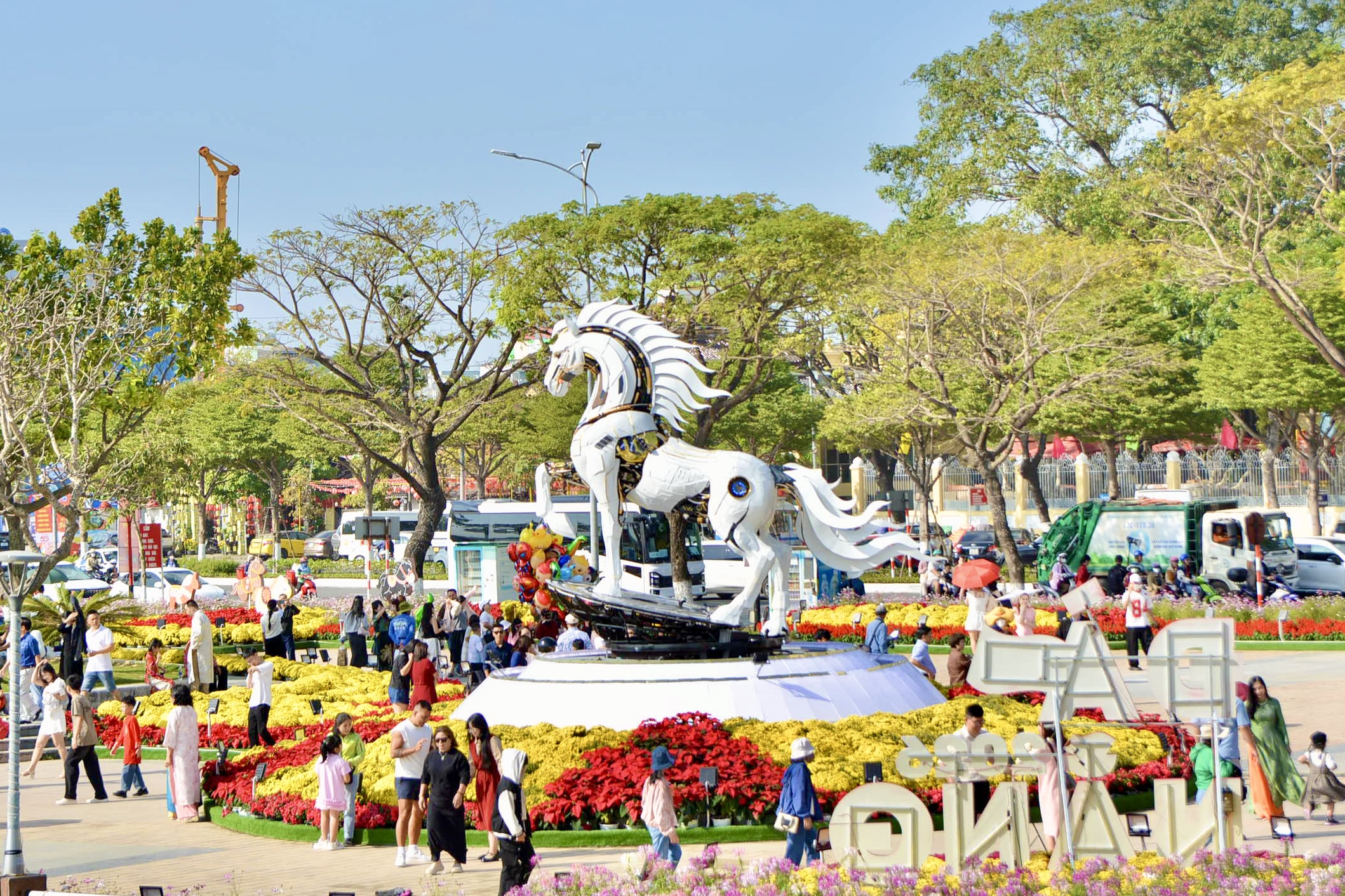 Rực rỡ đường hoa Tết Đà Nẵng 2026 