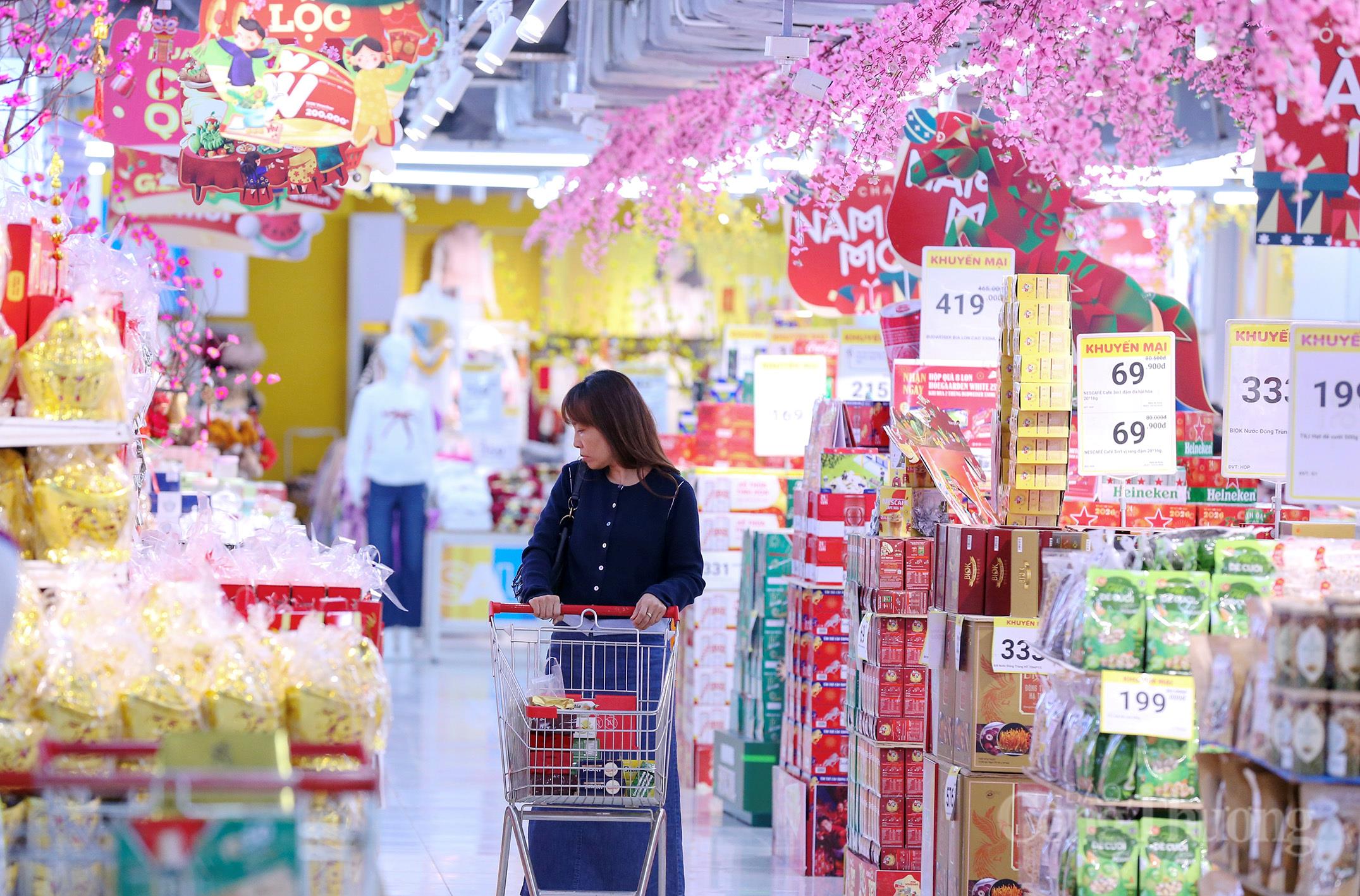 Thị trường hàng hóa ngày 27 Tết: Chủ động nguồn cung, ổn định giá