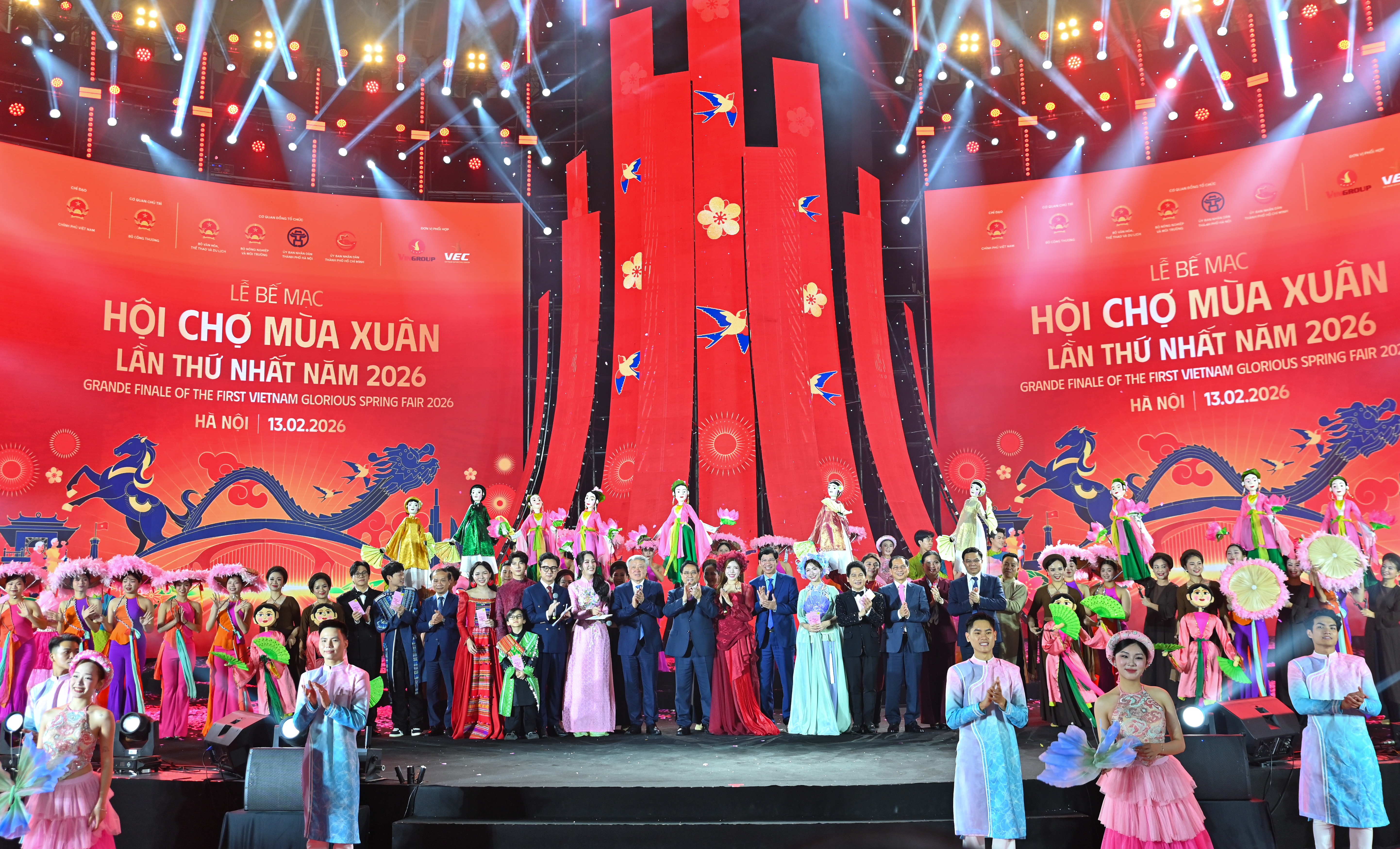 Toàn cảnh lễ bế mạc Hội chợ Mùa Xuân lần thứ nhất năm 2026 qua ảnh