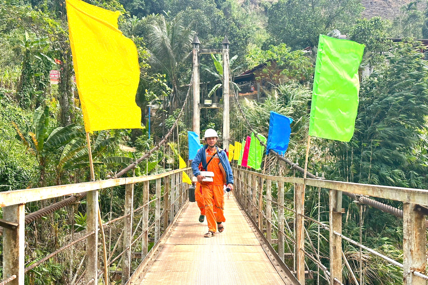 Đà Nẵng: Người gác 'ánh sáng' mùa Tết