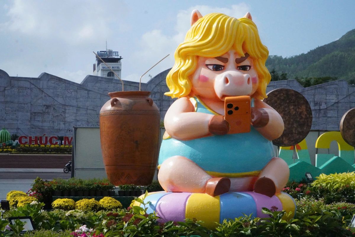 Linh vật ngựa các tỉnh phía Nam: Gia Lai gây 'bão', TP. Hồ Chí Minh độc đáo