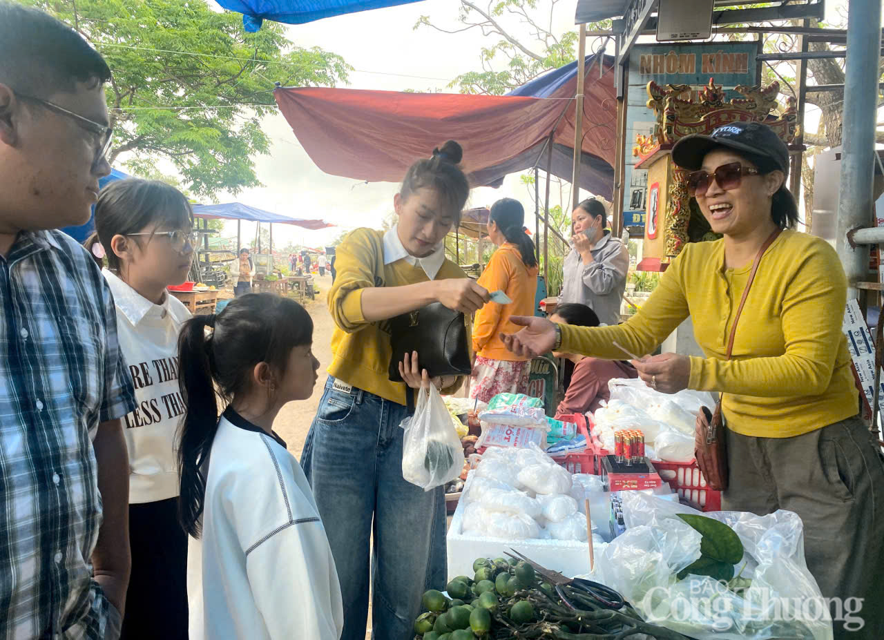 Thành phố Huế: Đặc sắc chợ Tết làng Mỹ Lợi hàng trăm năm tuổi