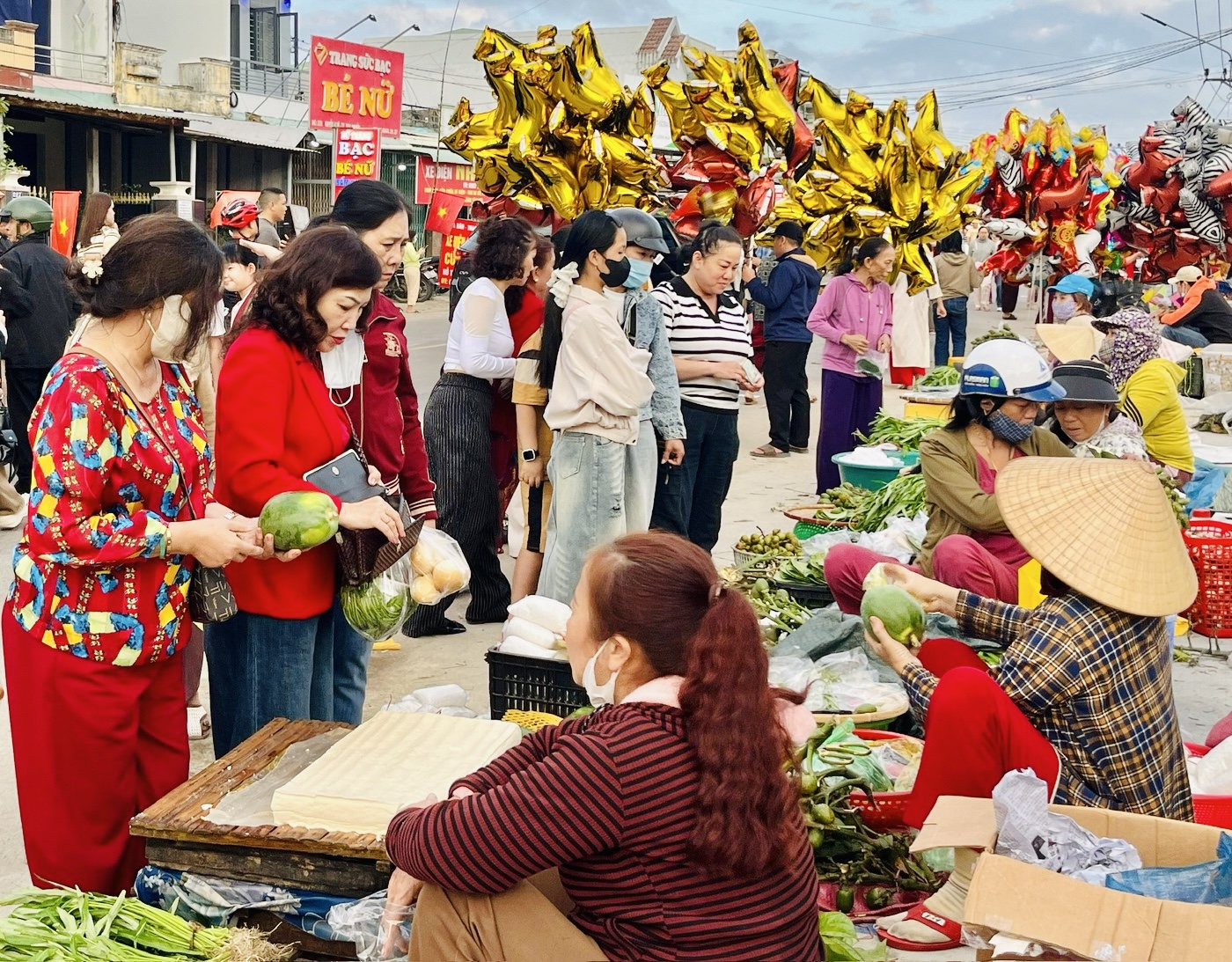 Gia Lai: Dòng người nô nức đi chợ Gò độc nhất trong năm