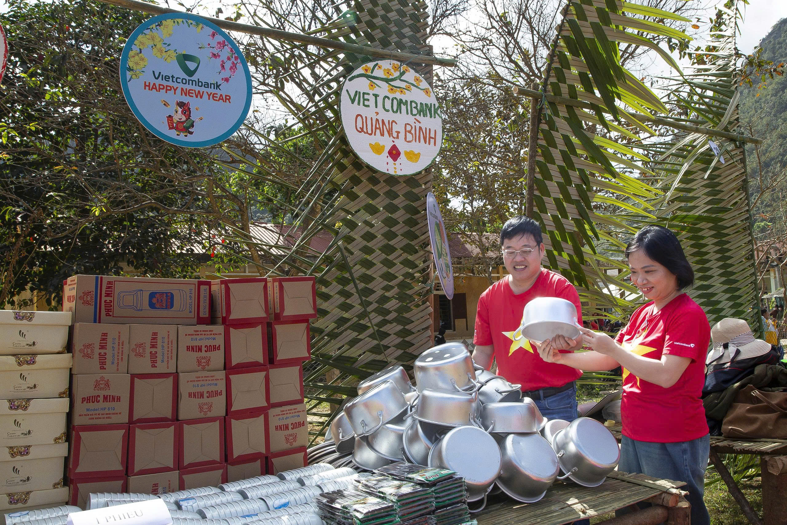 Chợ phiên ngày Tết: Từ truyền thống đến lan toả yêu thương