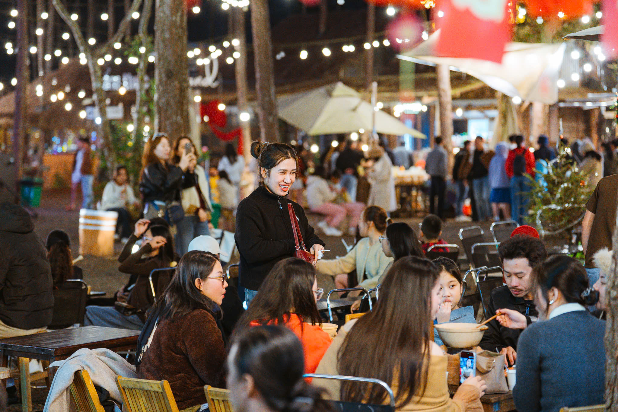 Hàng ngàn người đổ về Măng Đen trong ngày nghỉ cuối của Tết