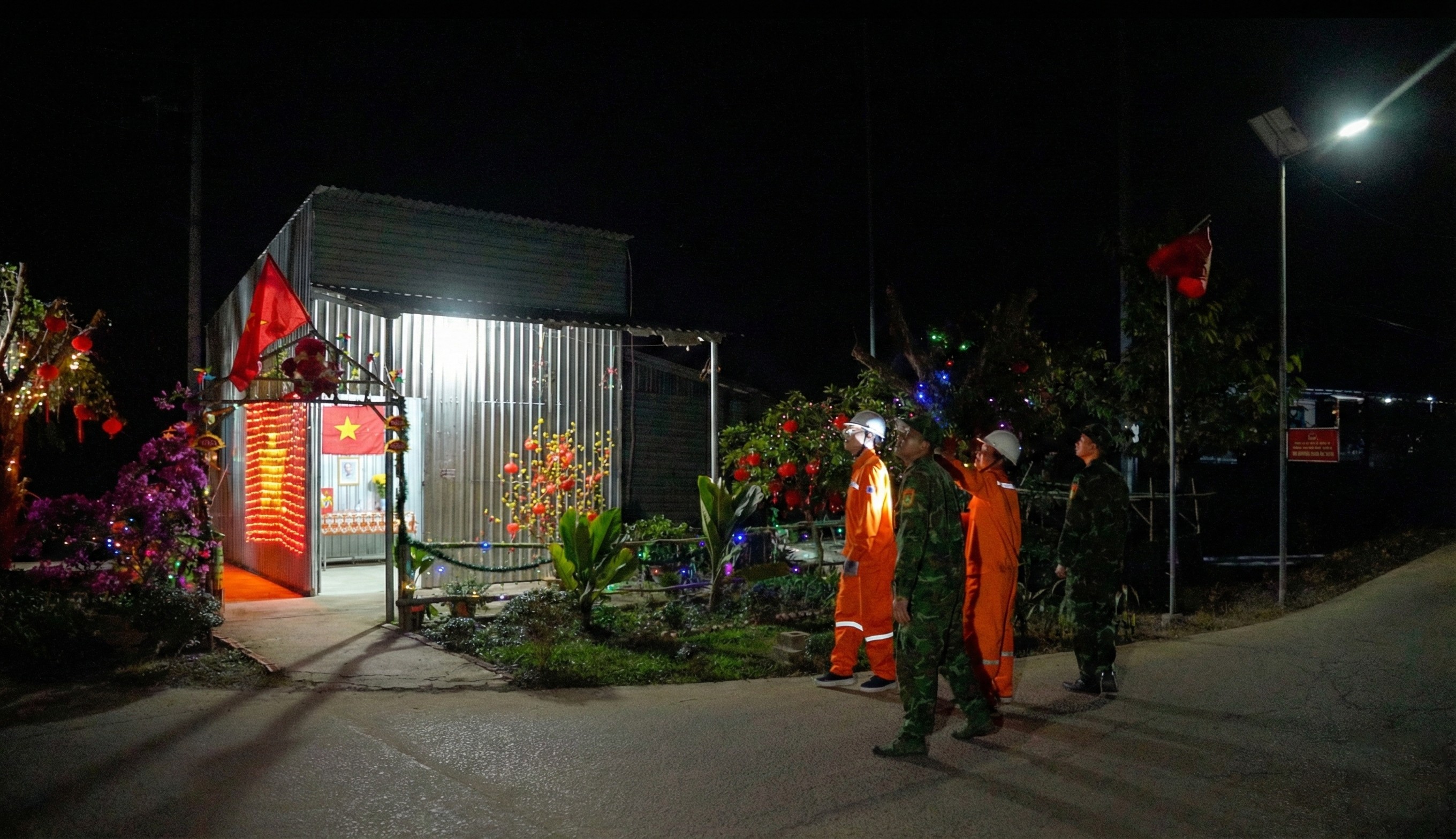 EVNSPC bảo đảm cung cấp điện an toàn, ổn định dịp tết Nguyên đán 2026