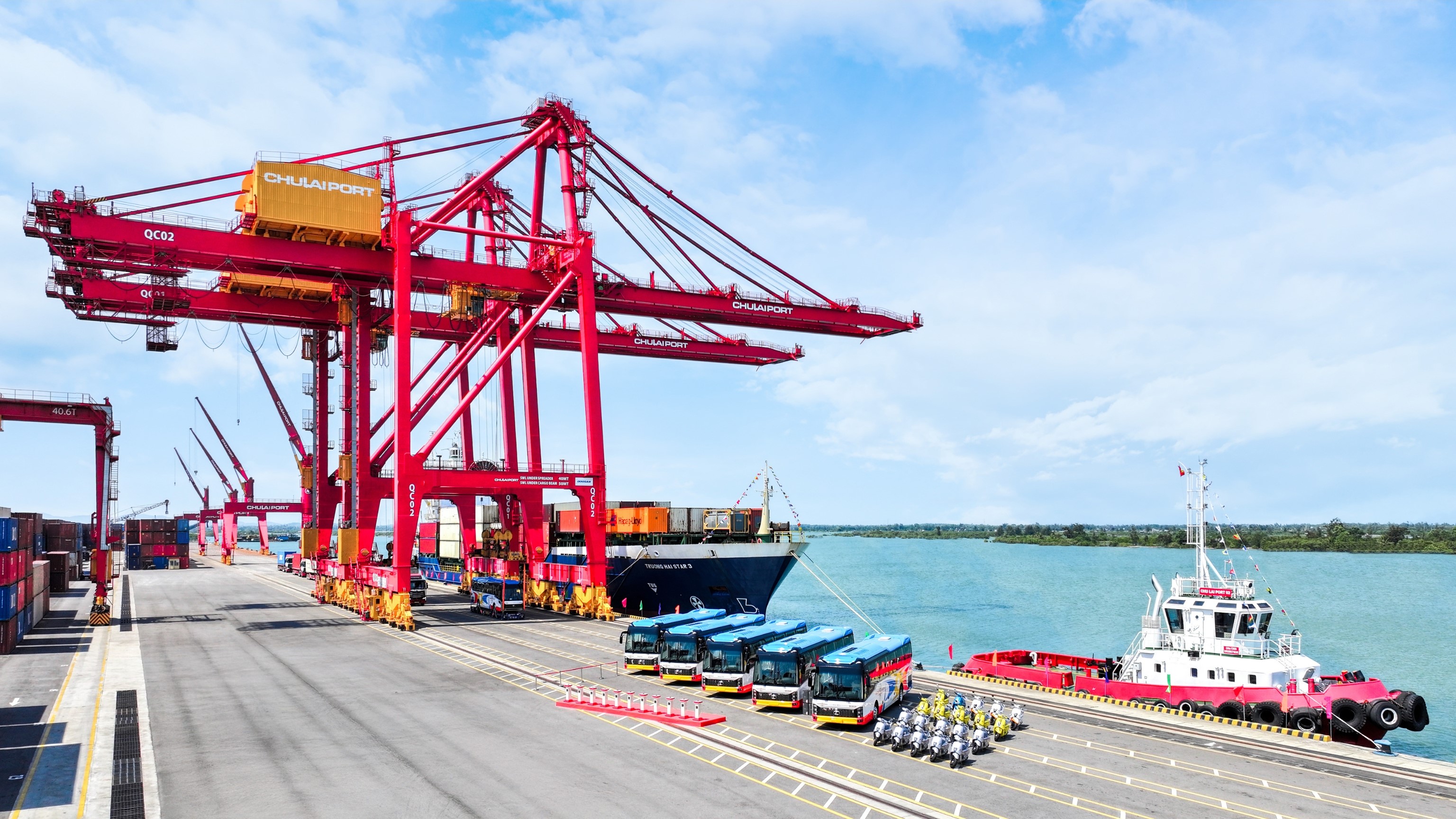 Đà Nẵng: Rộn ràng các chuyến container 'mở hàng' xuất khẩu năm mới