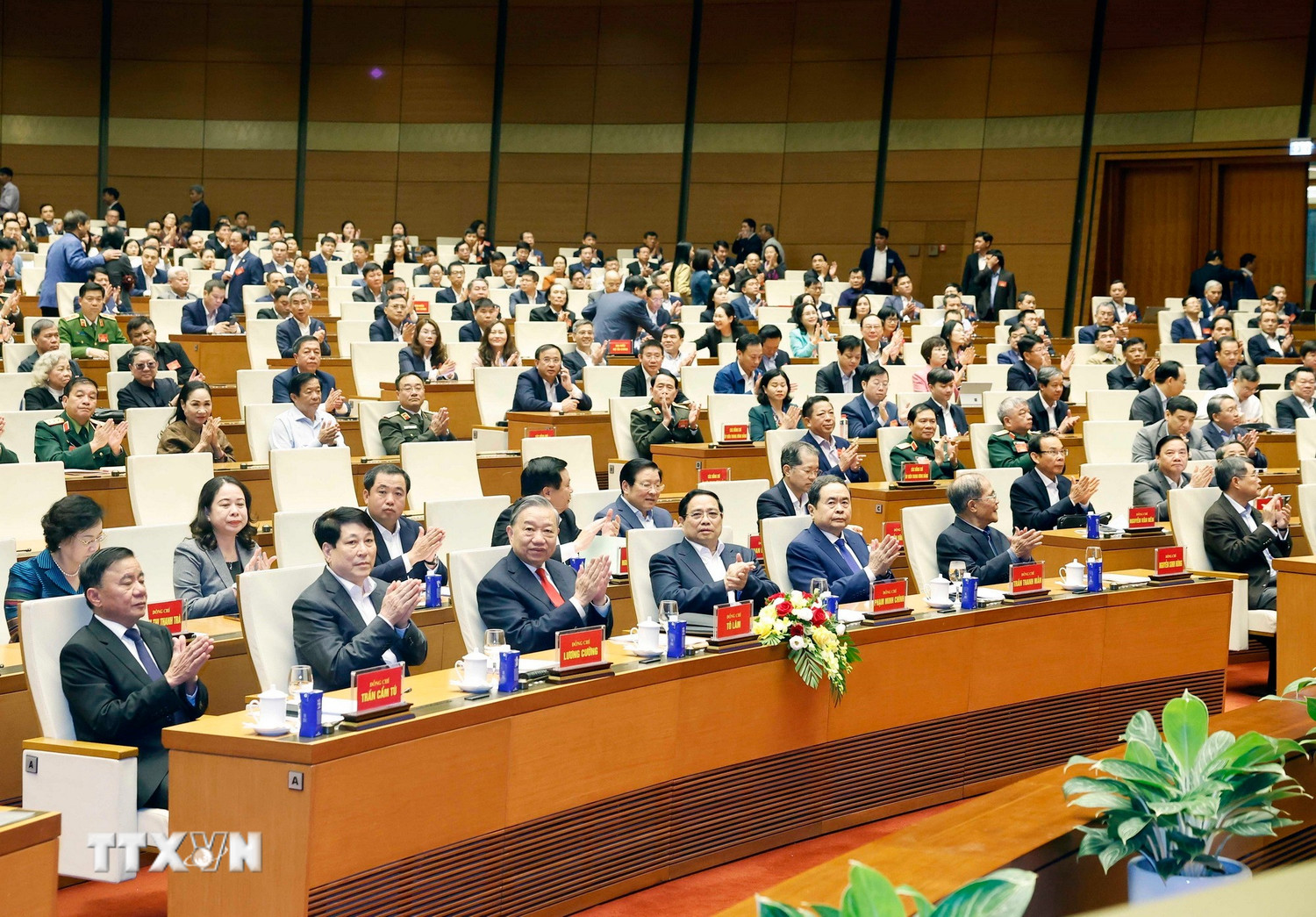 Tổng Bí thư Tô Lâm và các đồng chí lãnh đạo, nguyên lãnh đạo Đảng Nhà nước dự hội nghị tại điểm cầu Hội trường Diên Hồng. Ảnh: TTXVN