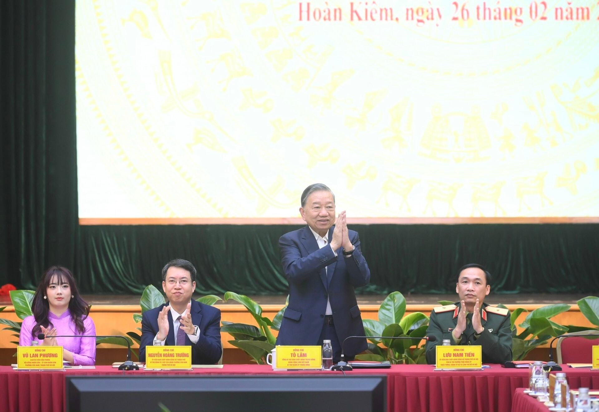 Tổng Bí thư Tô Lâm và các ứng cử viên đại biểu Quốc hội khóa XVI tại đơn vị bầu cử số 1, thành phố Hà Nội. Ảnh: Viết Thành