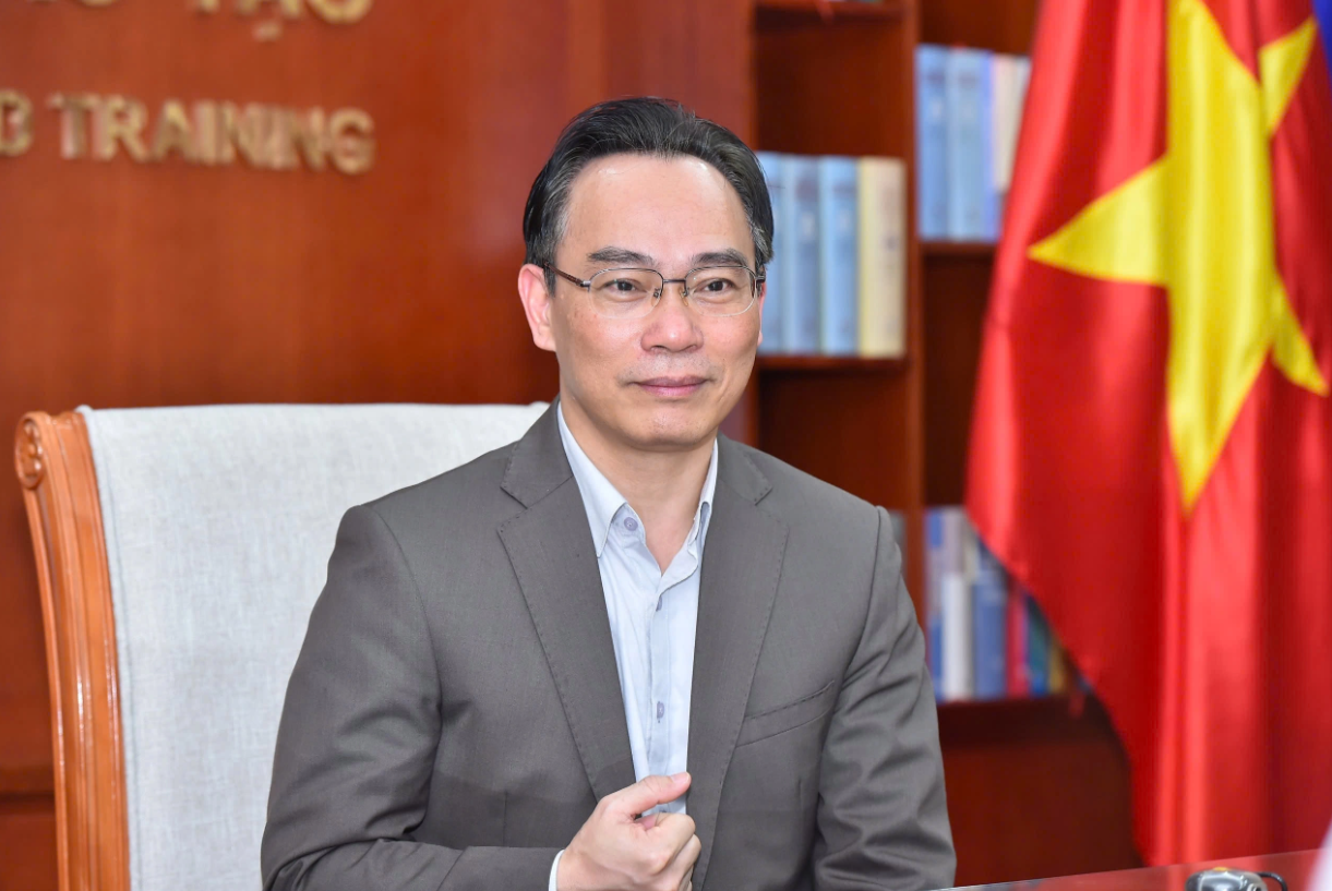 Giám đốc Đại học Quốc gia Hà Nội làm Quyền Bộ trưởng Bộ Giáo dục và Đào tạo