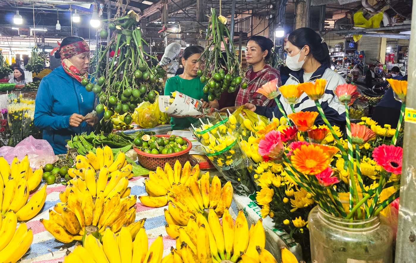 Sôi động thị trường đồ cúng Rằm tháng Giêng ở Hà Tĩnh