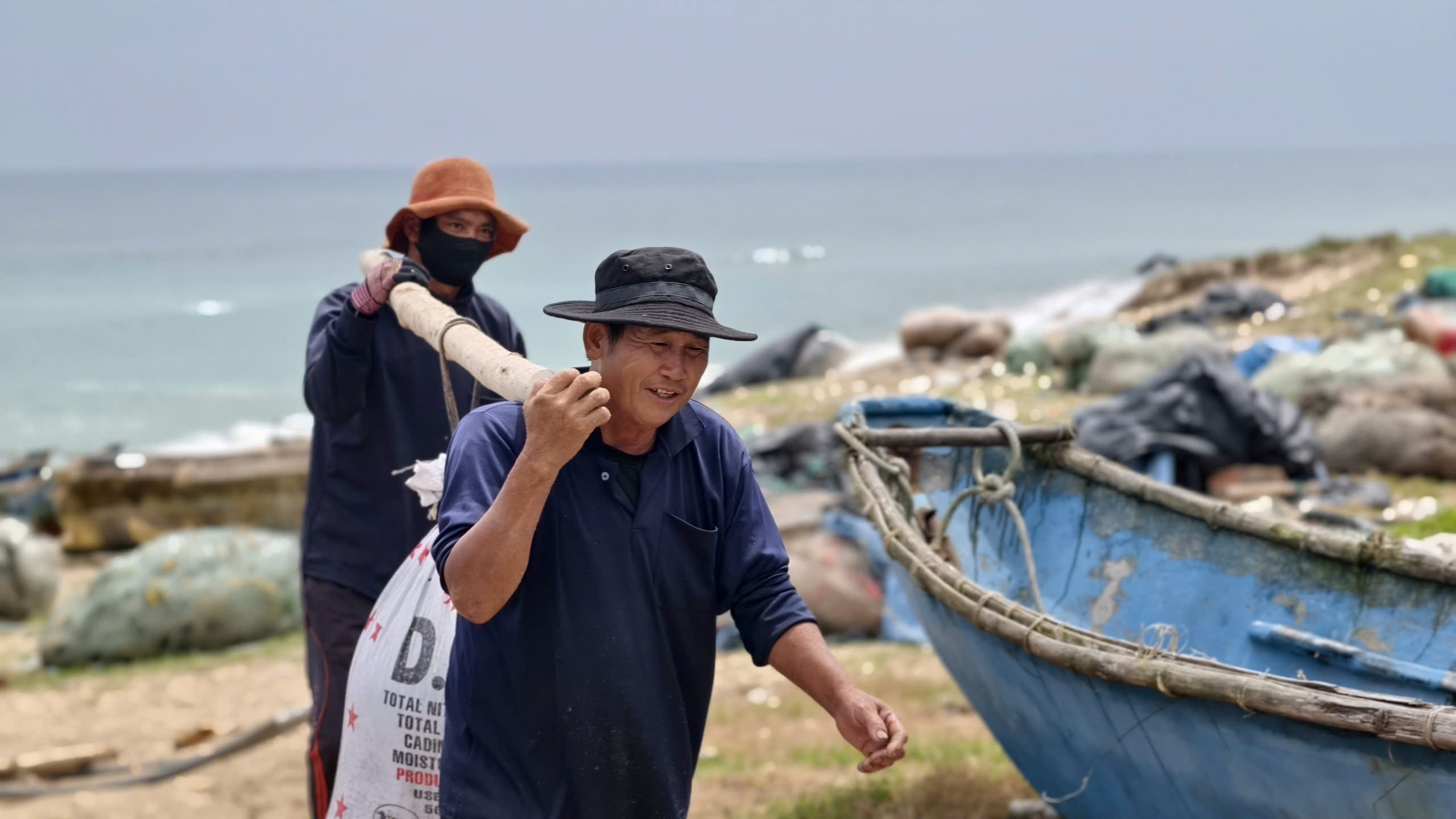 Quảng Ngãi: 'Lộc biển' giúp ngư dân thu tiền triệu mỗi ngày