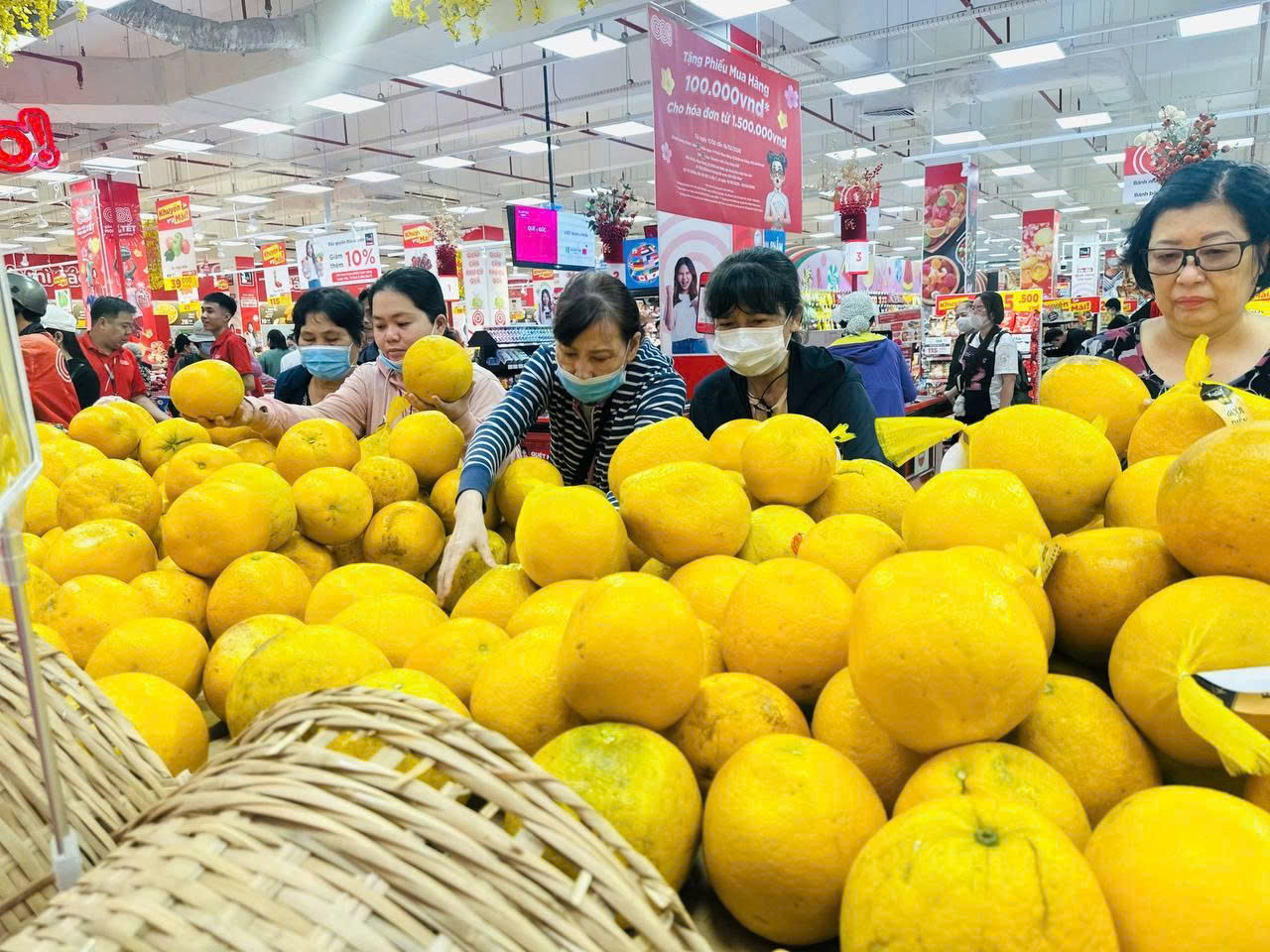 Thị trường thực phẩm dịp Rằm tháng Giêng ổn định, nguồn cung dồi dào