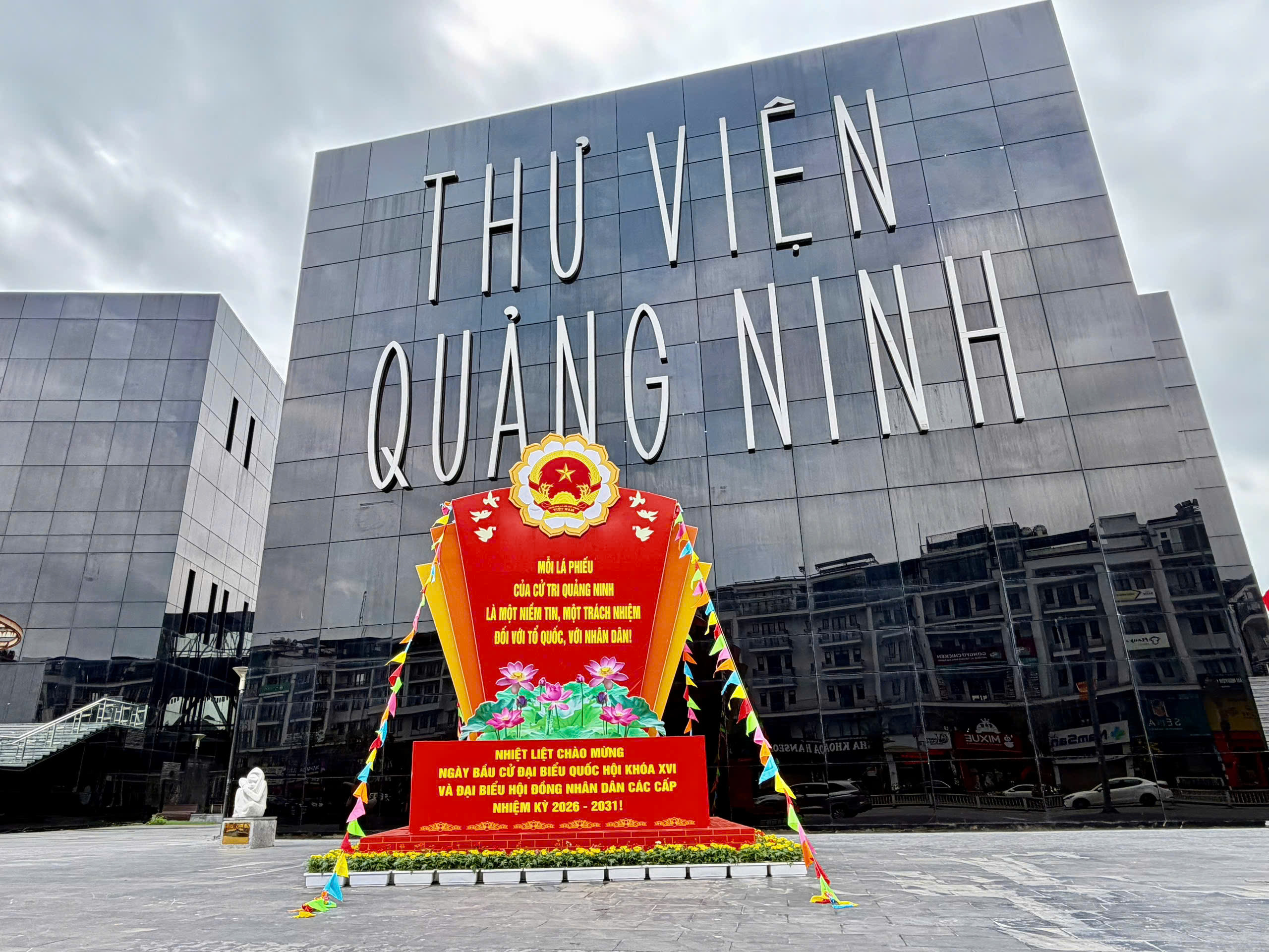 Chùm ảnh: Quảng Ninh rực rỡ cờ hoa trước ngày hội lớn của non sông - 9