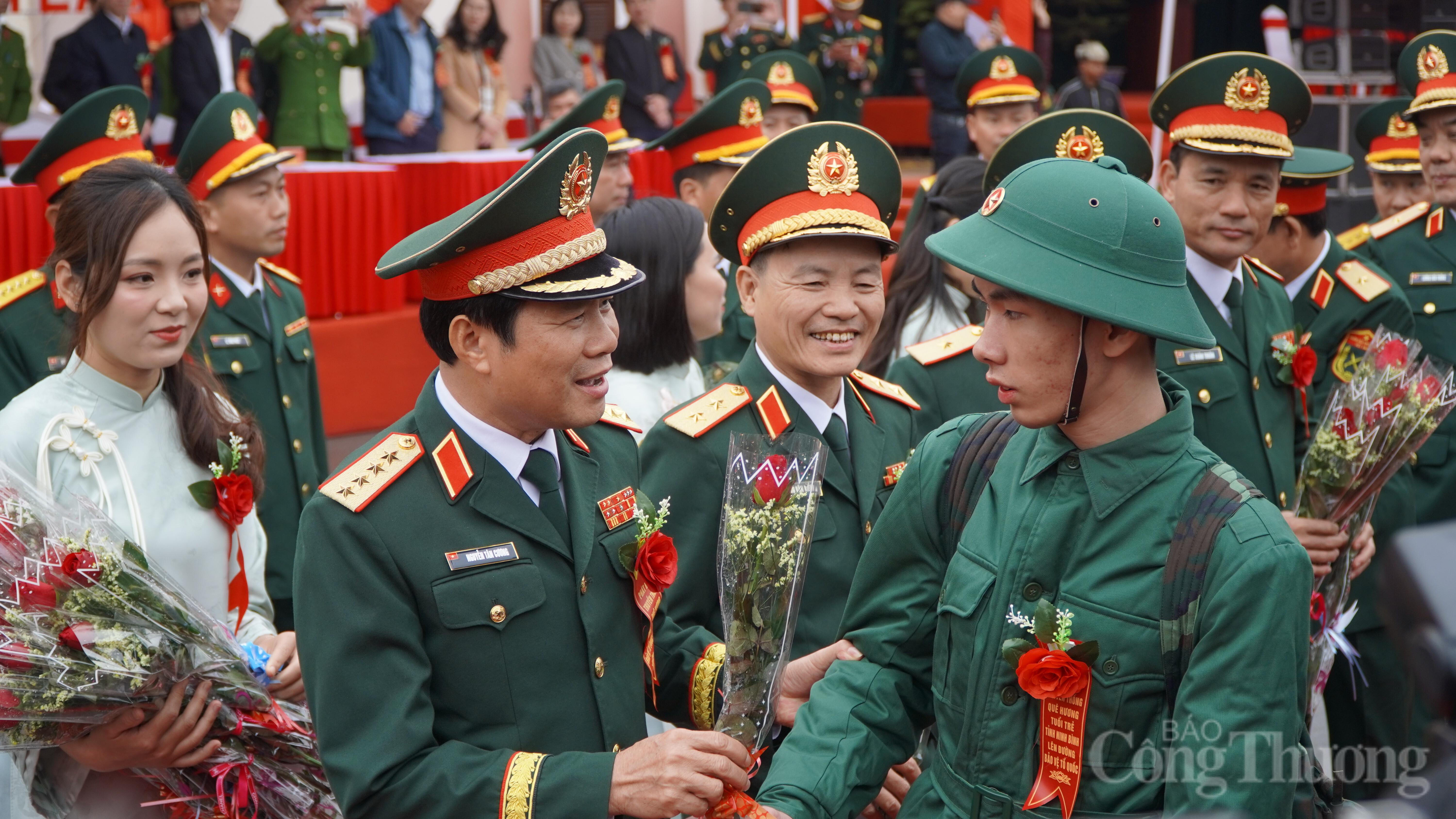 Niềm tin theo bước tân binh lên đường