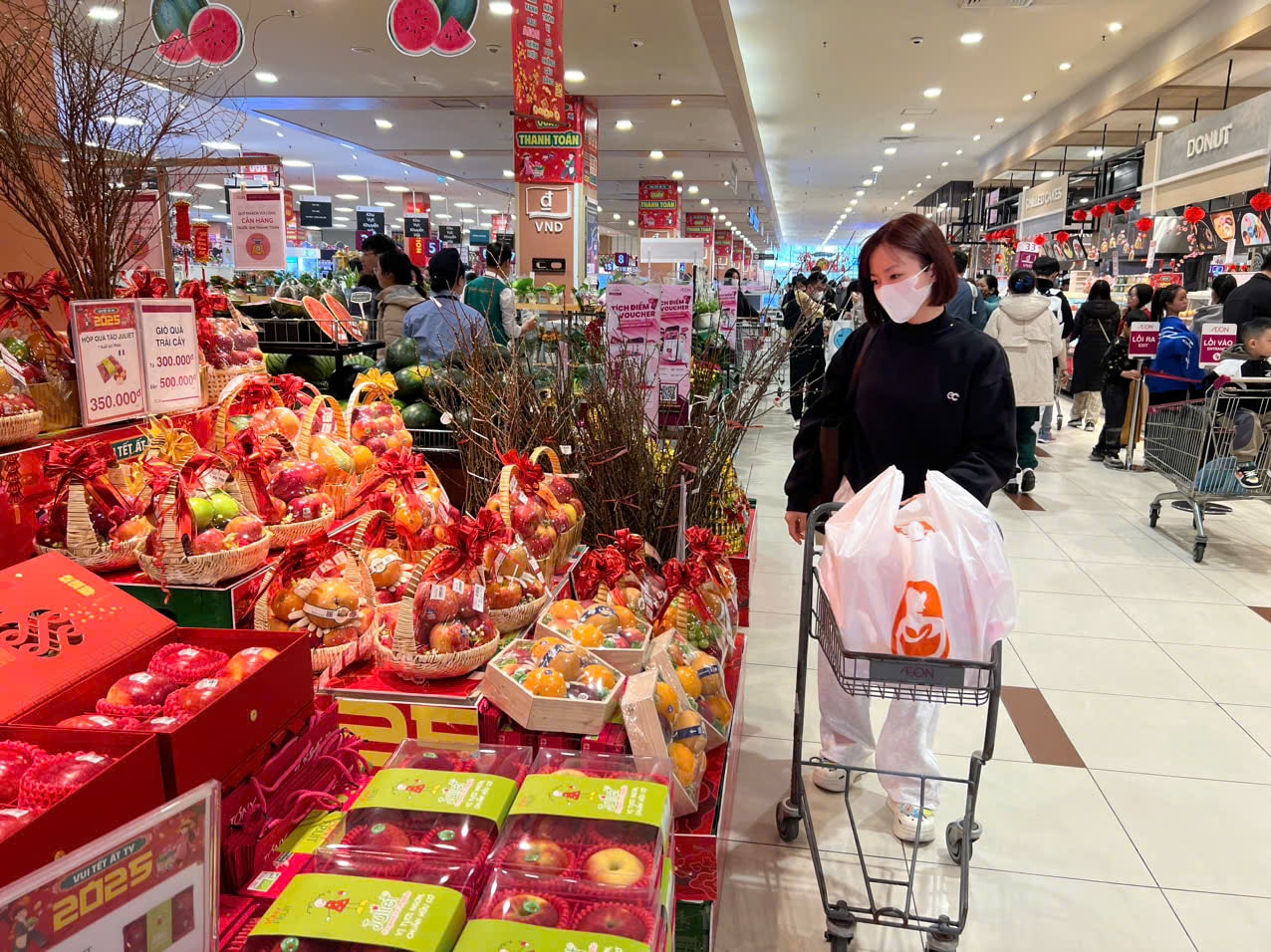 Infographic | Tháng 2/2026, bán lẻ hàng hóa của TP. Hà Nội tăng 19,3%