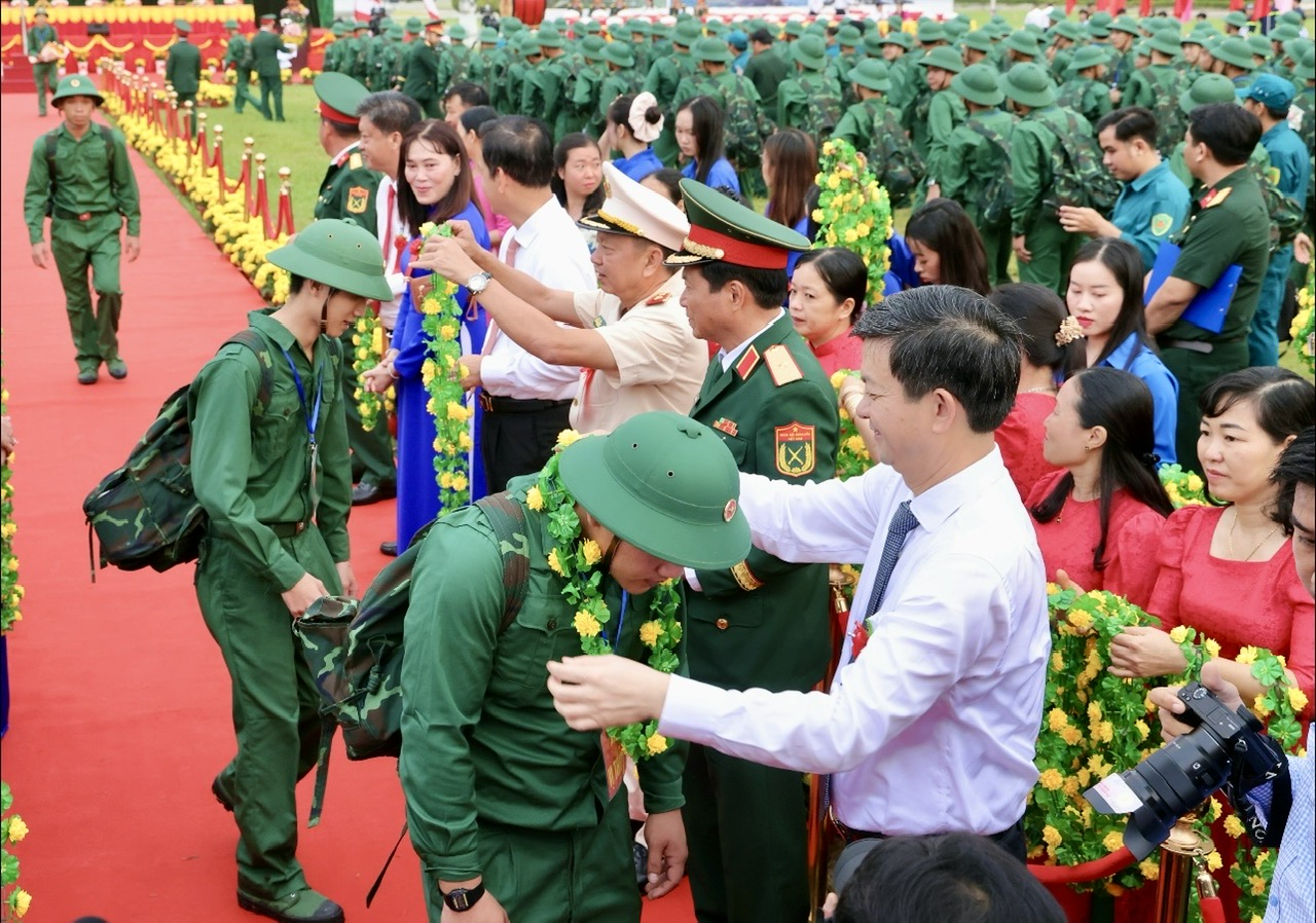 Thanh niên Đồng bằng sông Cửu Long hăng hái lên đường nhập ngũ