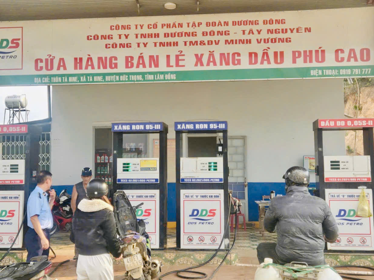 Lâm Đồng: Xử lý nghiêm cửa hàng xăng, dầu bán hạn chế