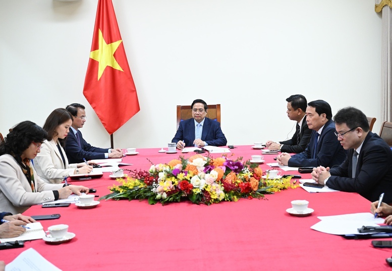 Thủ tướng điện đàm với Tổng thống UAE, Thủ tướng Qatar bàn về hợp tác năng lượng