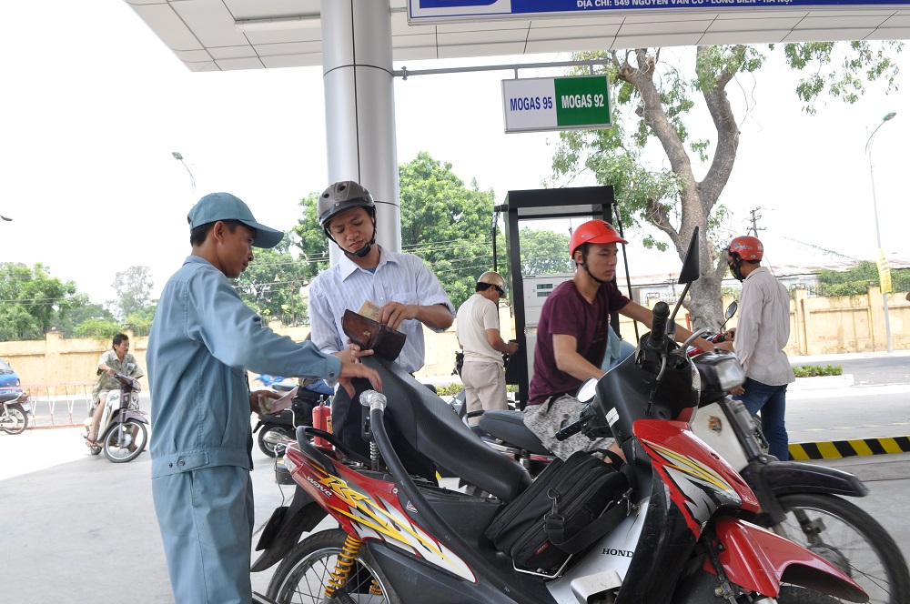 Bảo đảm nguồn cung xăng dầu: Từ ngoại giao năng lượng đến điều hành thị trường