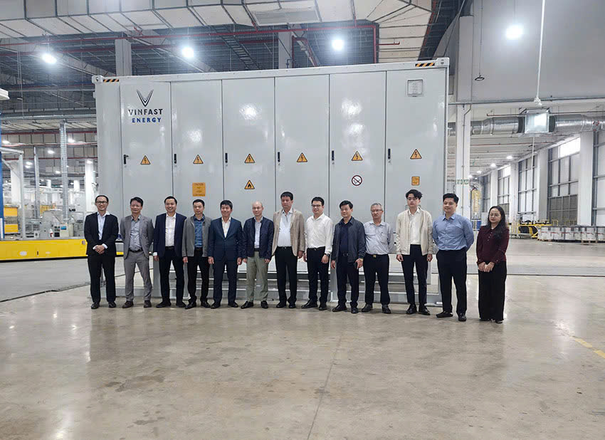 Bộ Công Thương làm việc ở Hà Tĩnh về phát triển pin lưu trữ năng lượng