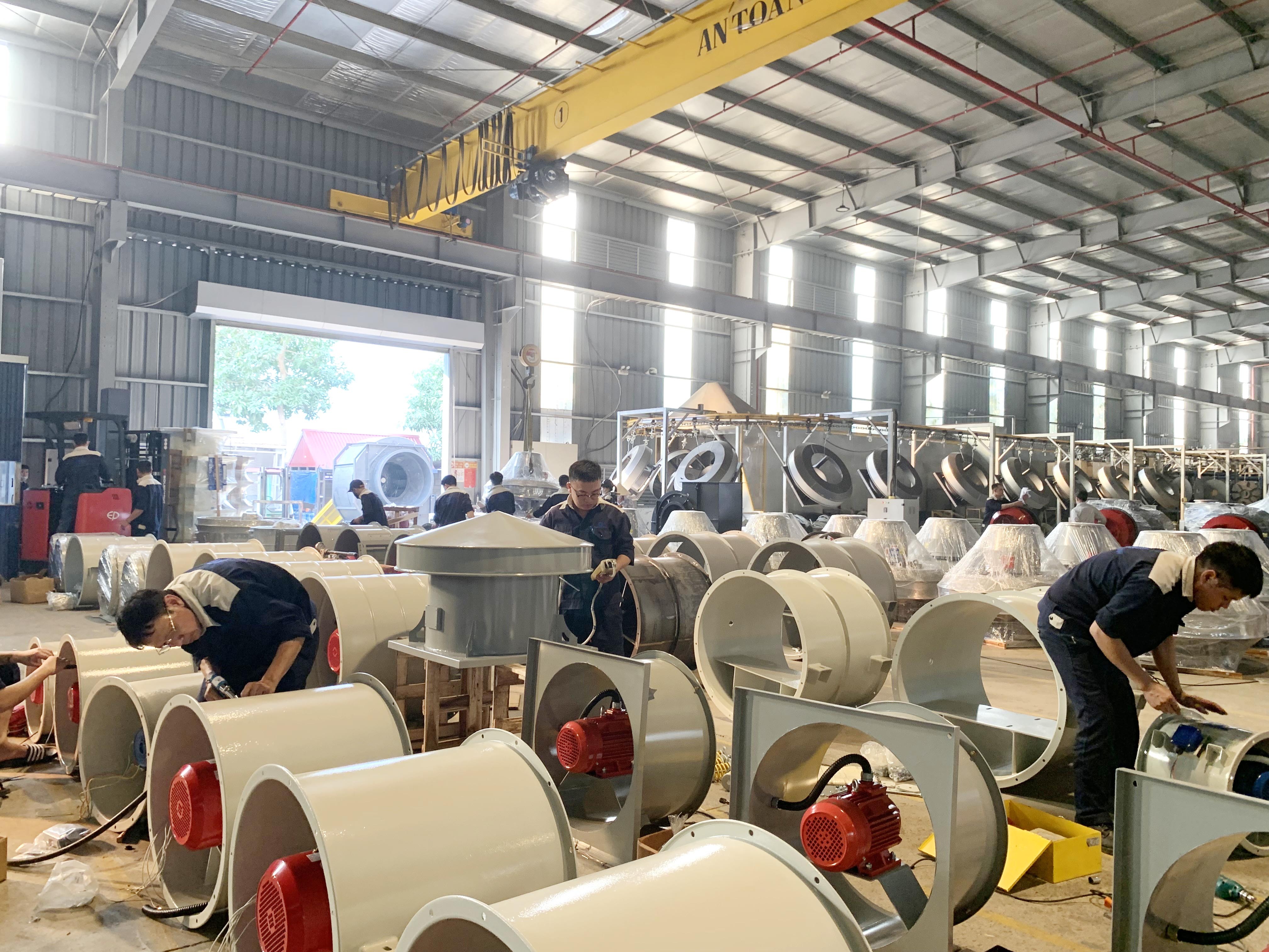 Ứng phó giá xăng dầu: Doanh nghiệp công nghiệp 'siết' chi phí sản xuất