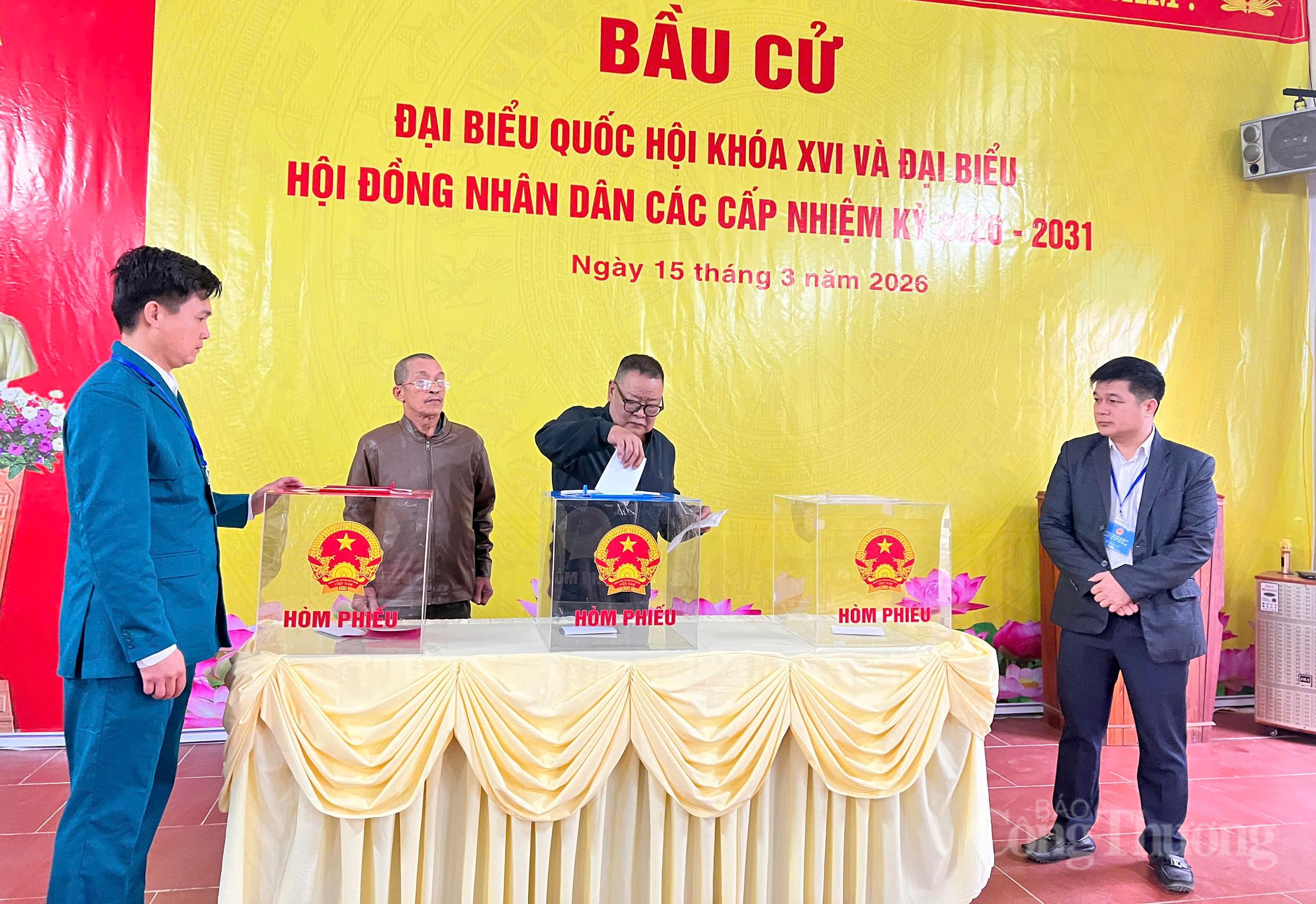 Hôm nay, gần 79 triệu cử tri cả nước đi bầu cử  - 7