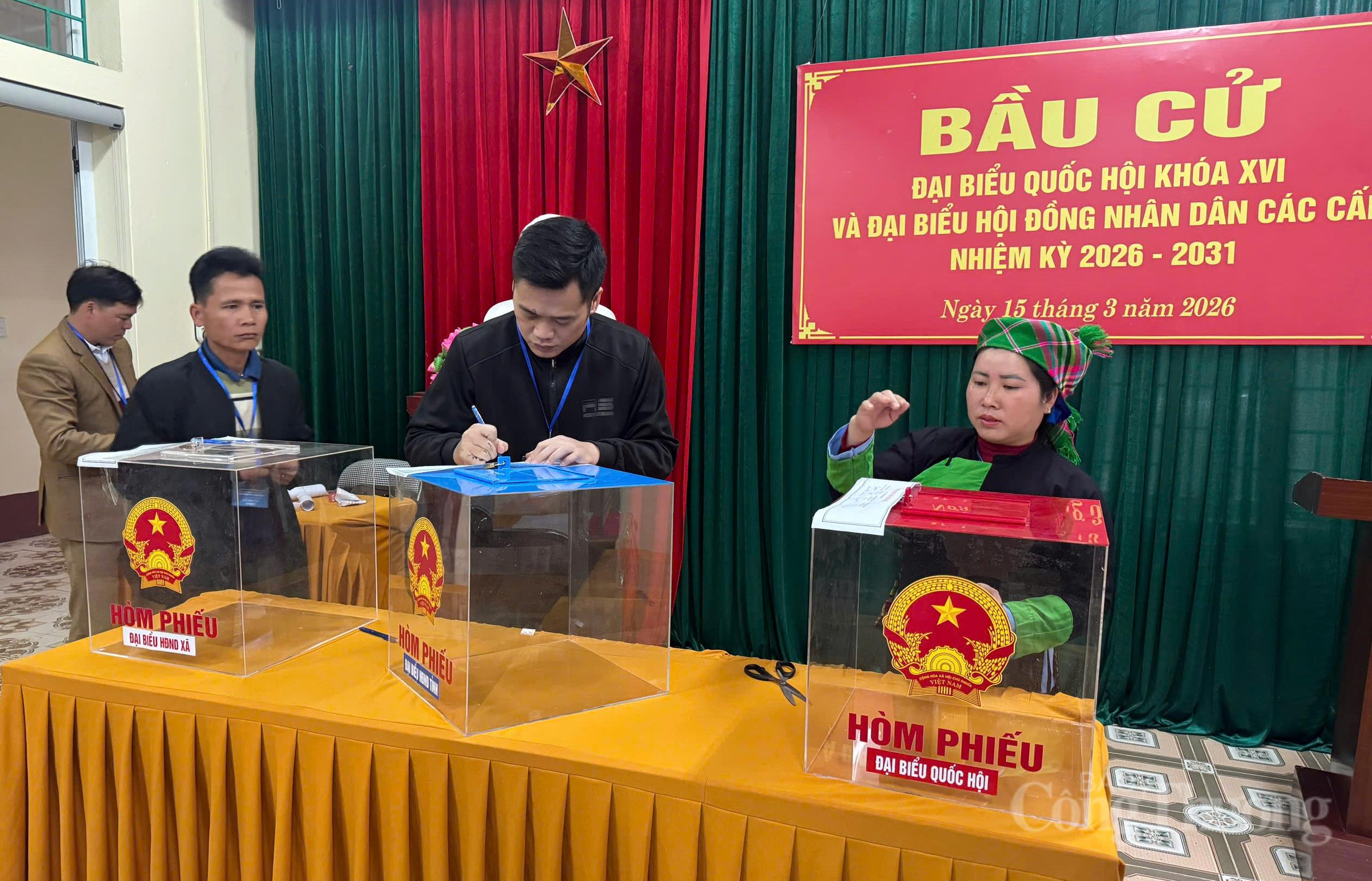 Hôm nay, gần 79 triệu cử tri cả nước đi bầu cử  - 6