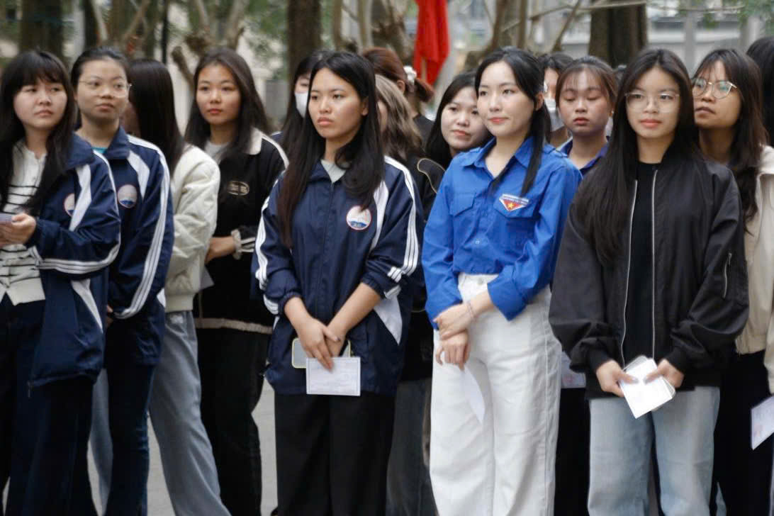 Không khí tại sảnh ký túc xá Học viện Báo chí và Tuyên truyền trong ngày bầu cử. Ảnh: Thu Hương