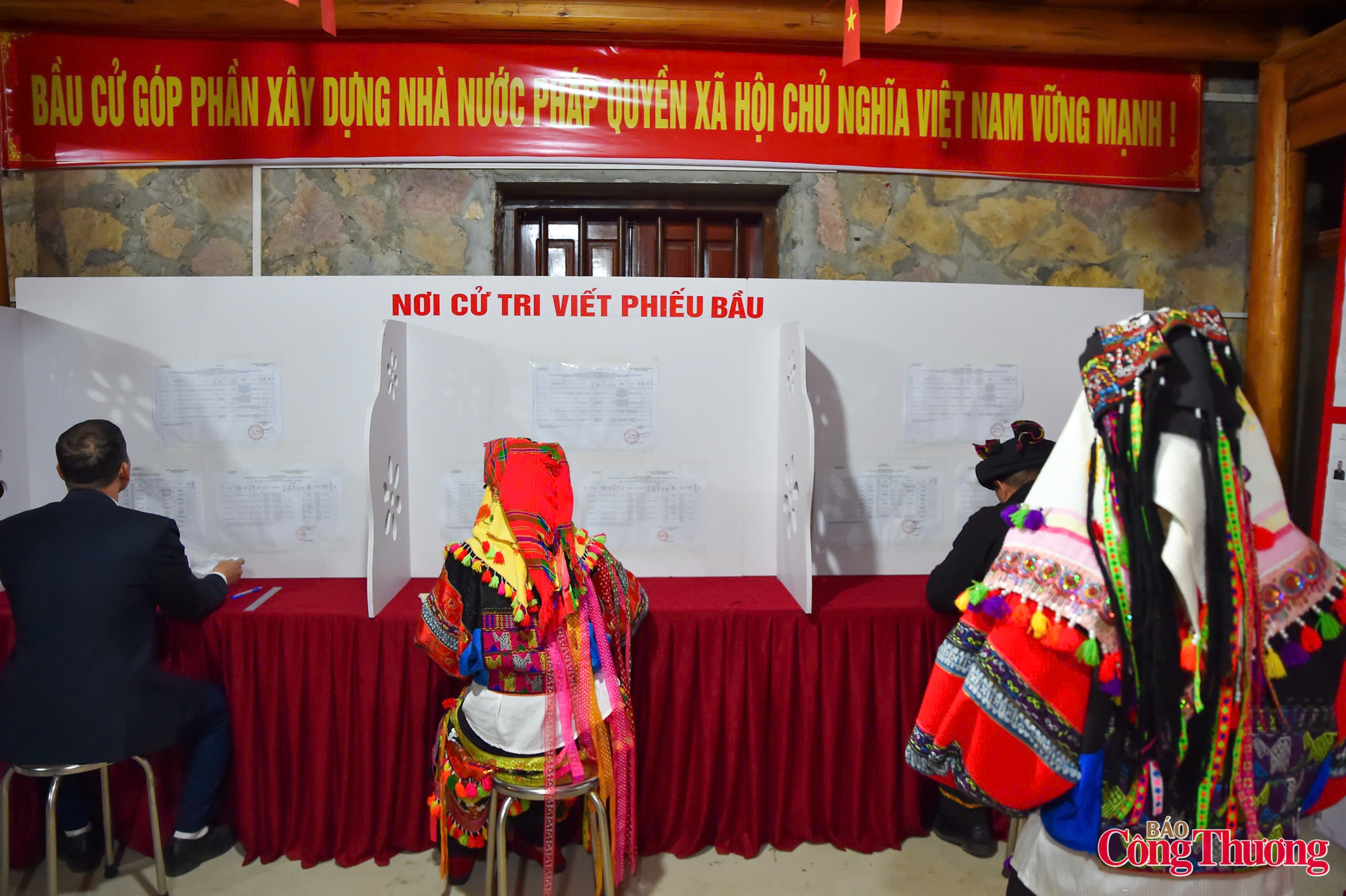 Hôm nay, gần 79 triệu cử tri cả nước đi bầu cử  - 19