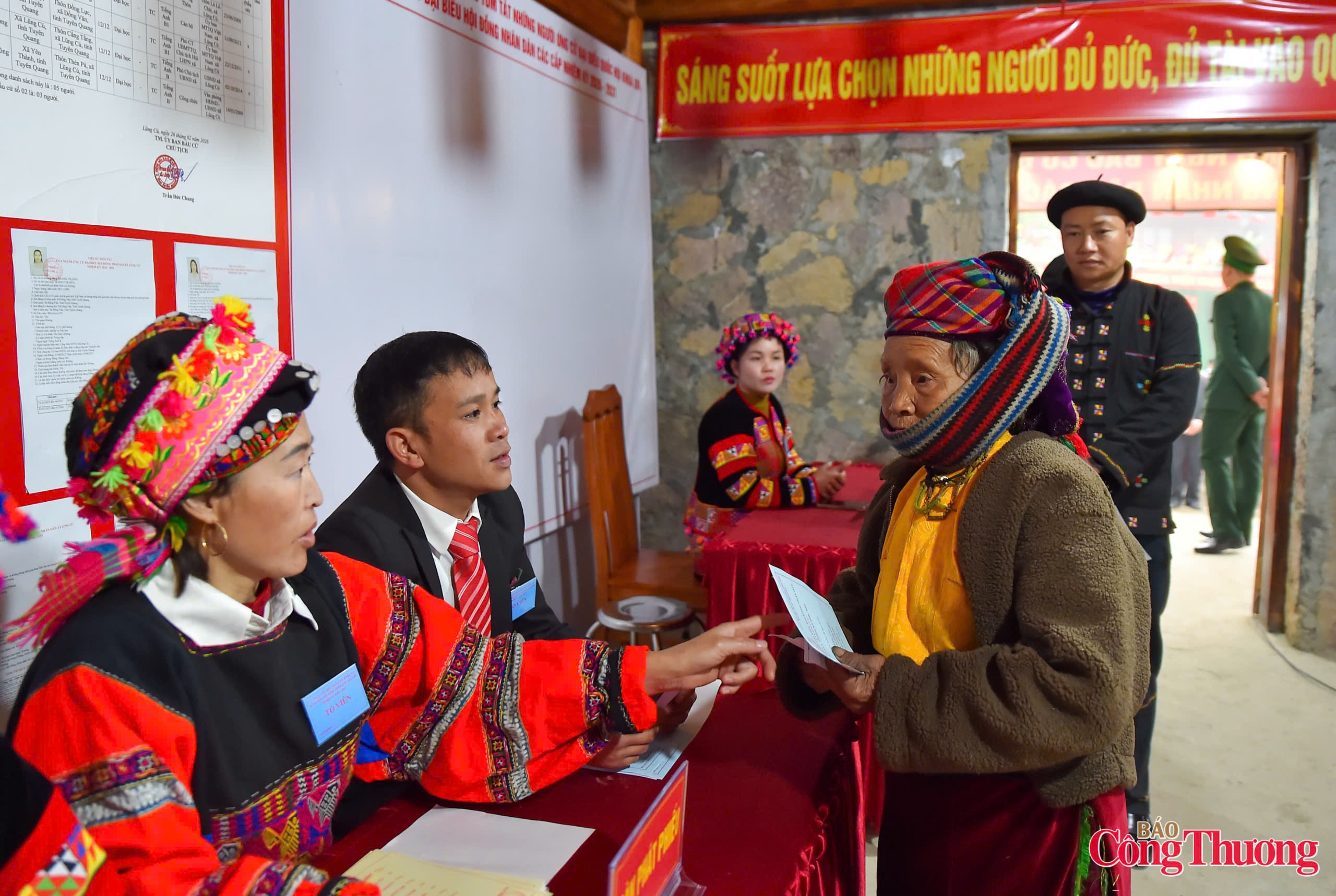 Hôm nay, gần 79 triệu cử tri cả nước đi bầu cử  - 18