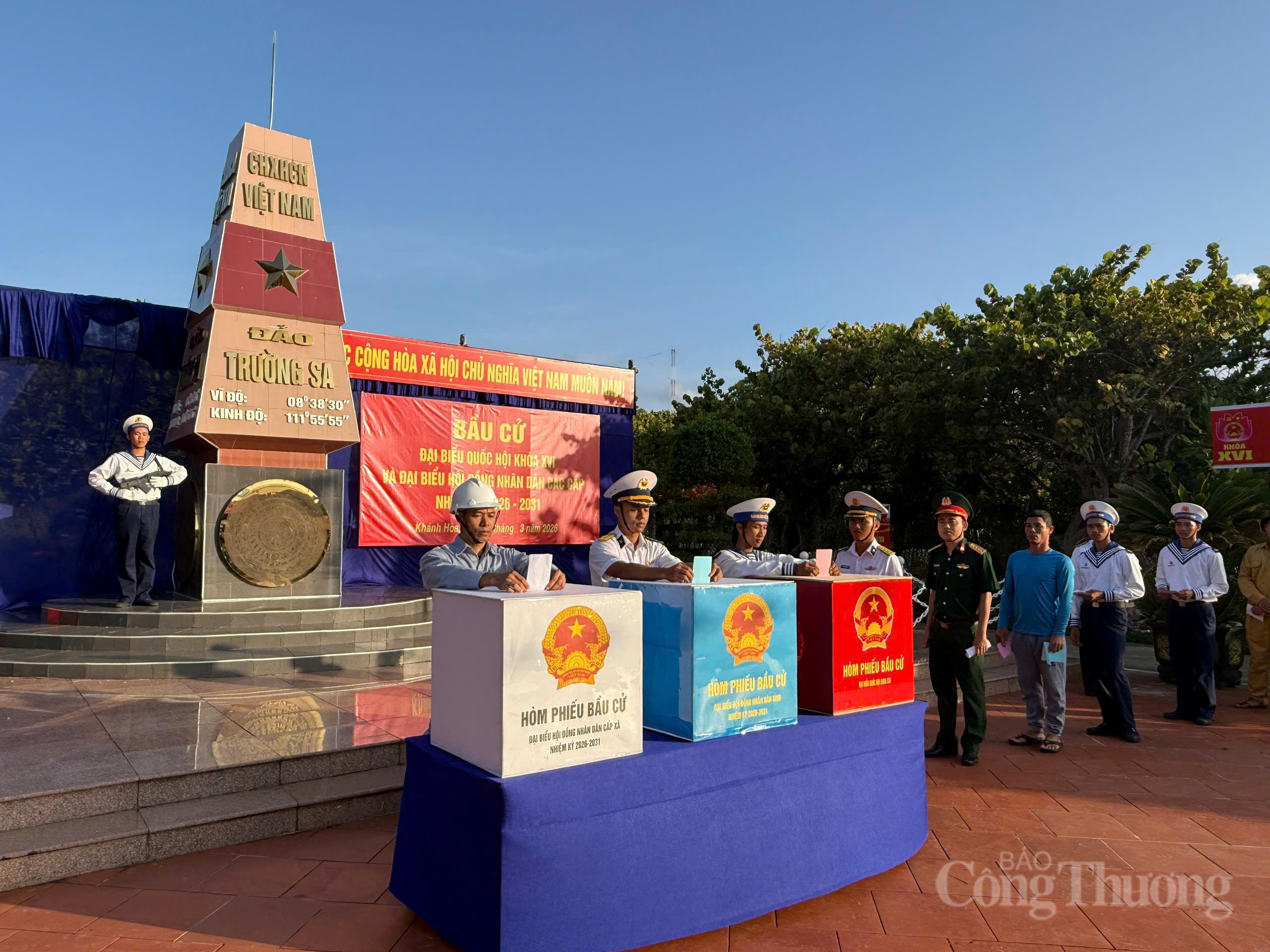 Hôm nay, gần 79 triệu cử tri cả nước đi bầu cử  - 16