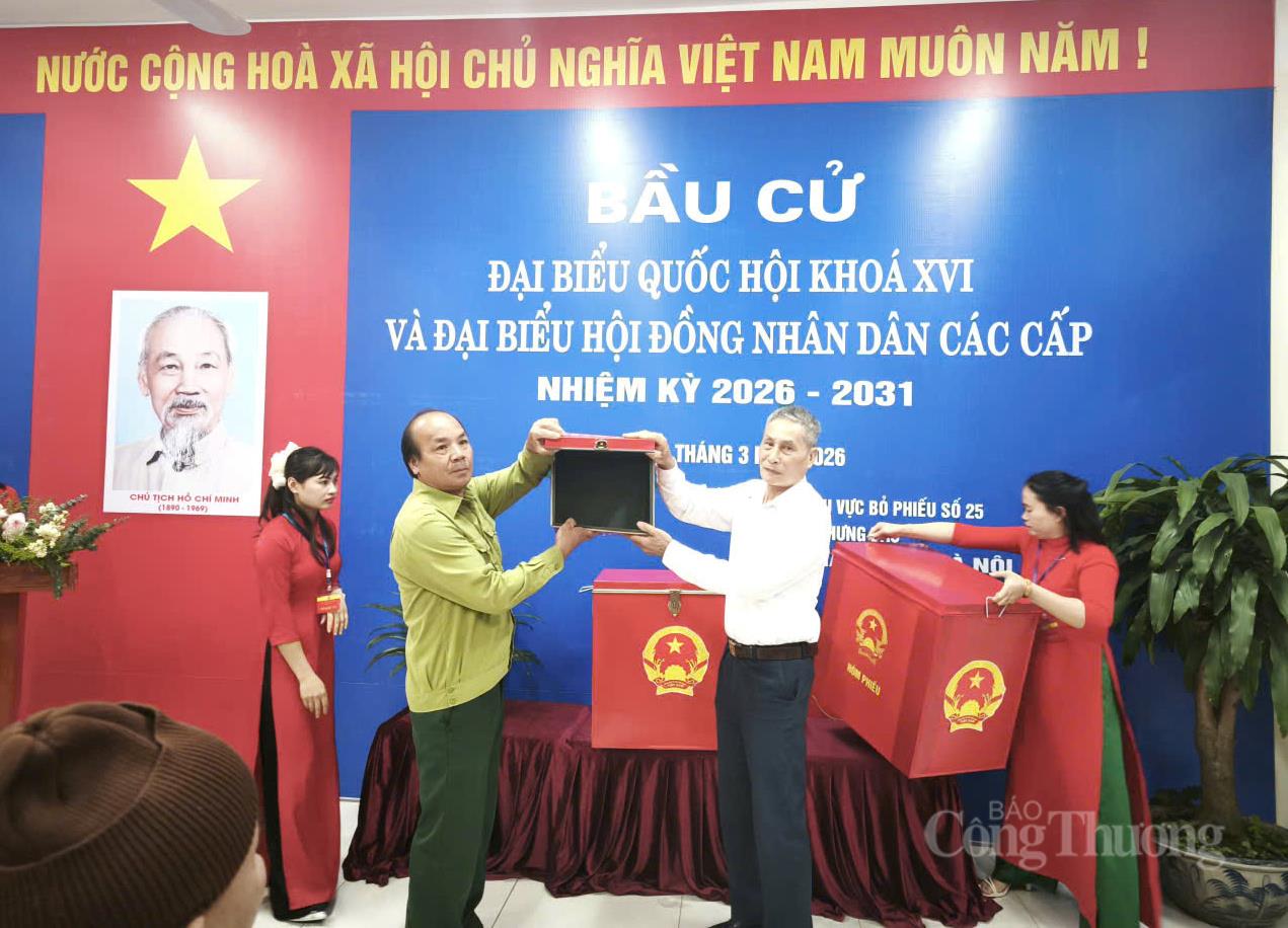 Hôm nay, gần 79 triệu cử tri cả nước đi bầu cử  - 4